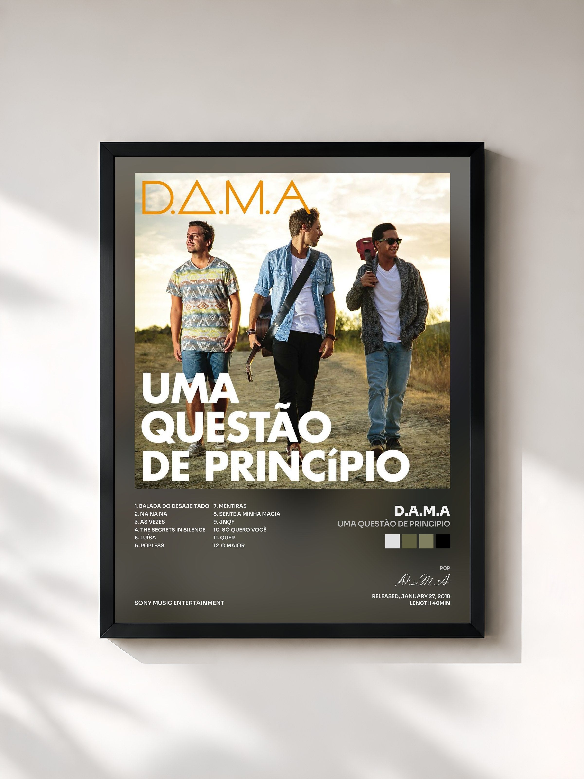 #noir Tableau de l'album Uma Questão de Principio de D.a.M.A, cadre noir, imprimé et encadré en France