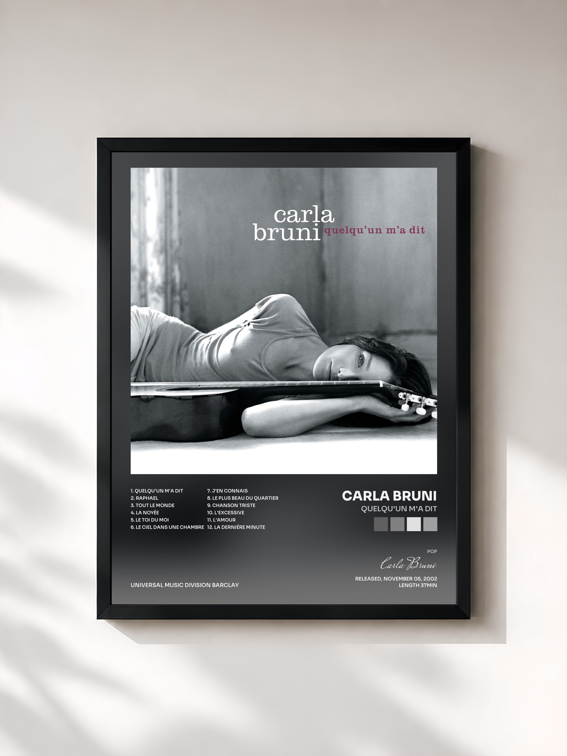 #noir Tableau de l'album Quelqu'un m'a dit de Carla Bruni, cadre noir, imprimé et encadré en France