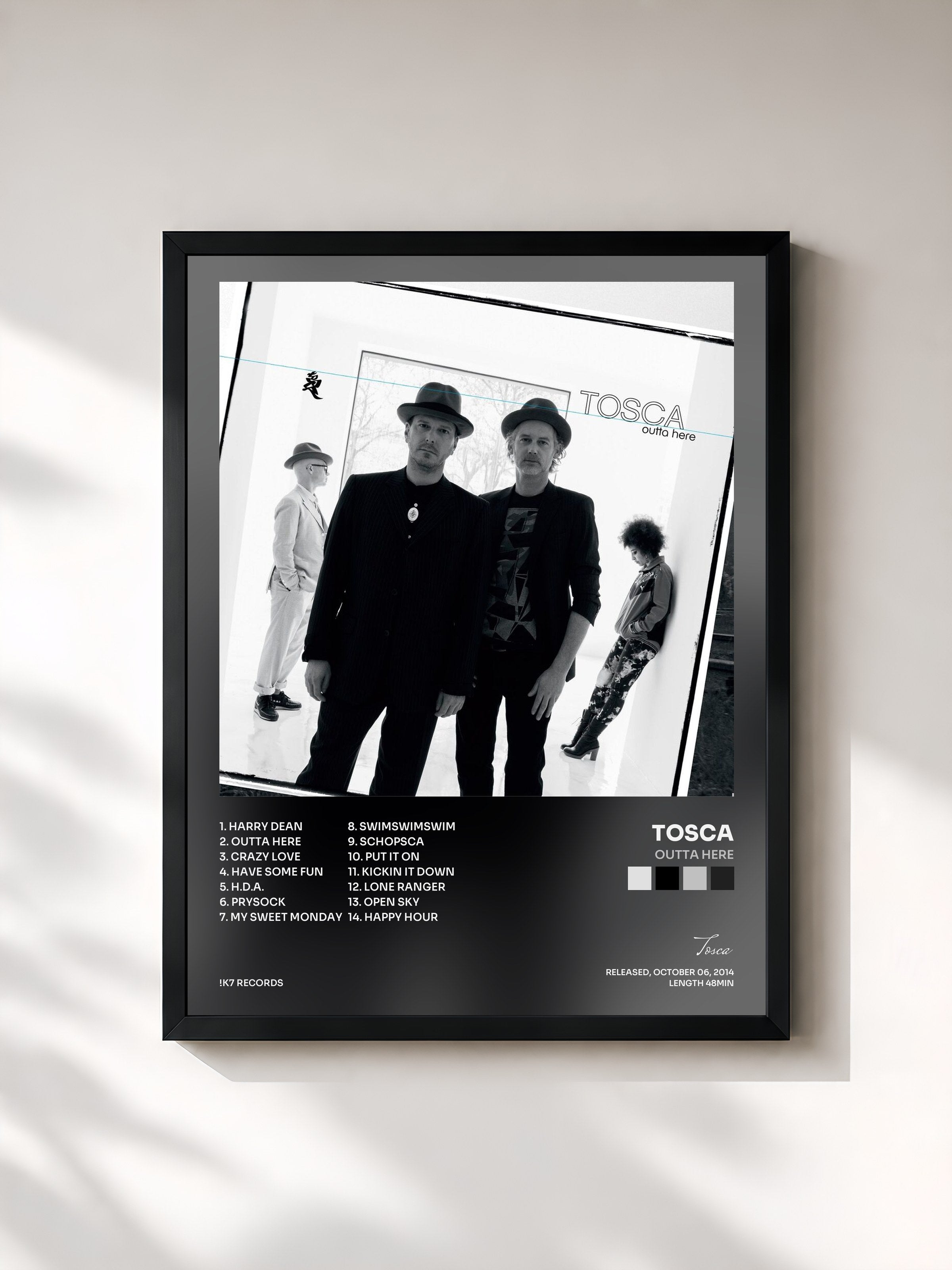 #noir Tableau de l'album Outta Here de Tosca, cadre noir, imprimé et encadré en France
