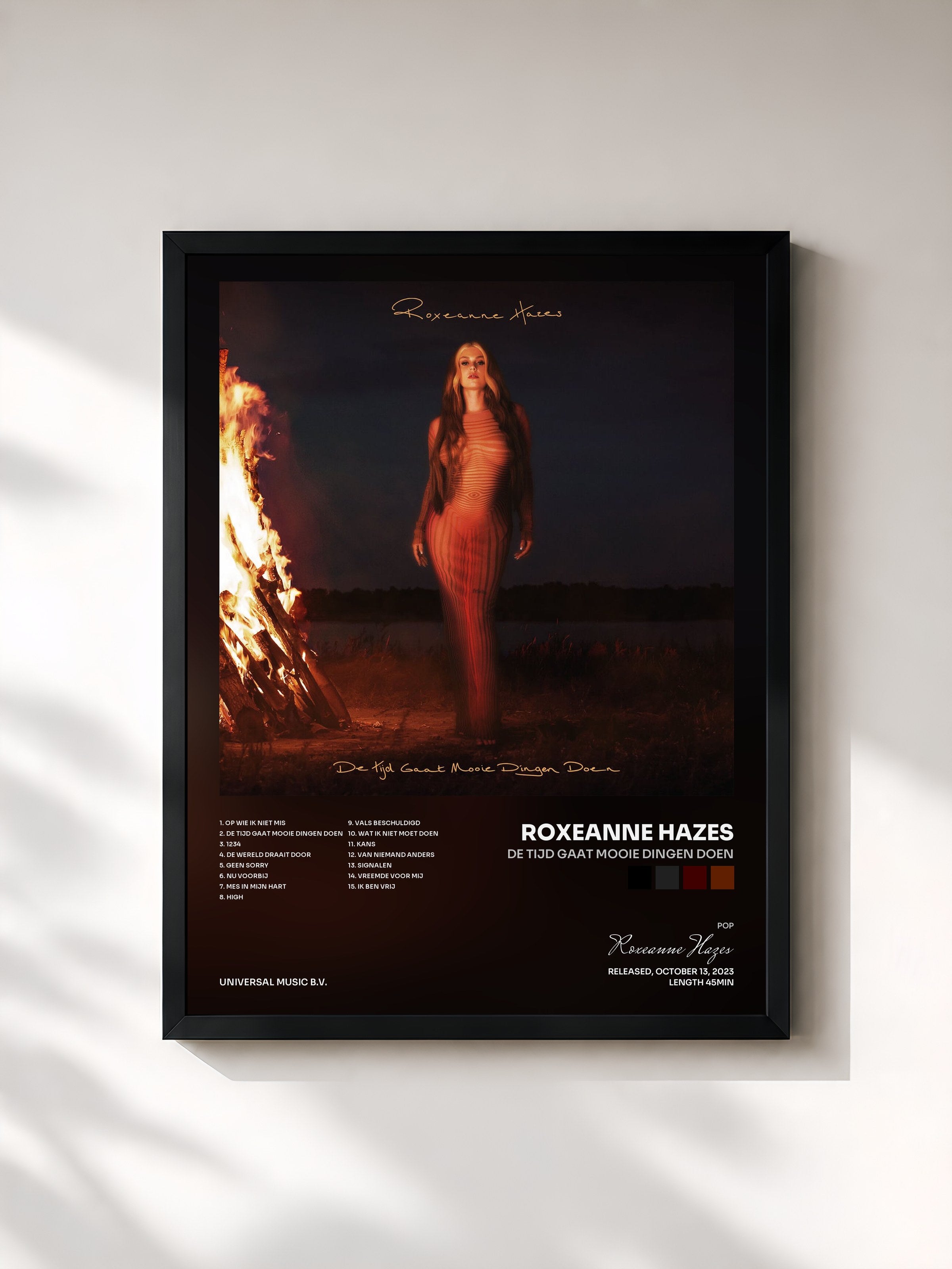 #noir Tableau de l'album De Tijd Gaat Mooie Dingen Doen de Roxeanne Hazes, cadre noir, imprimé et encadré en France