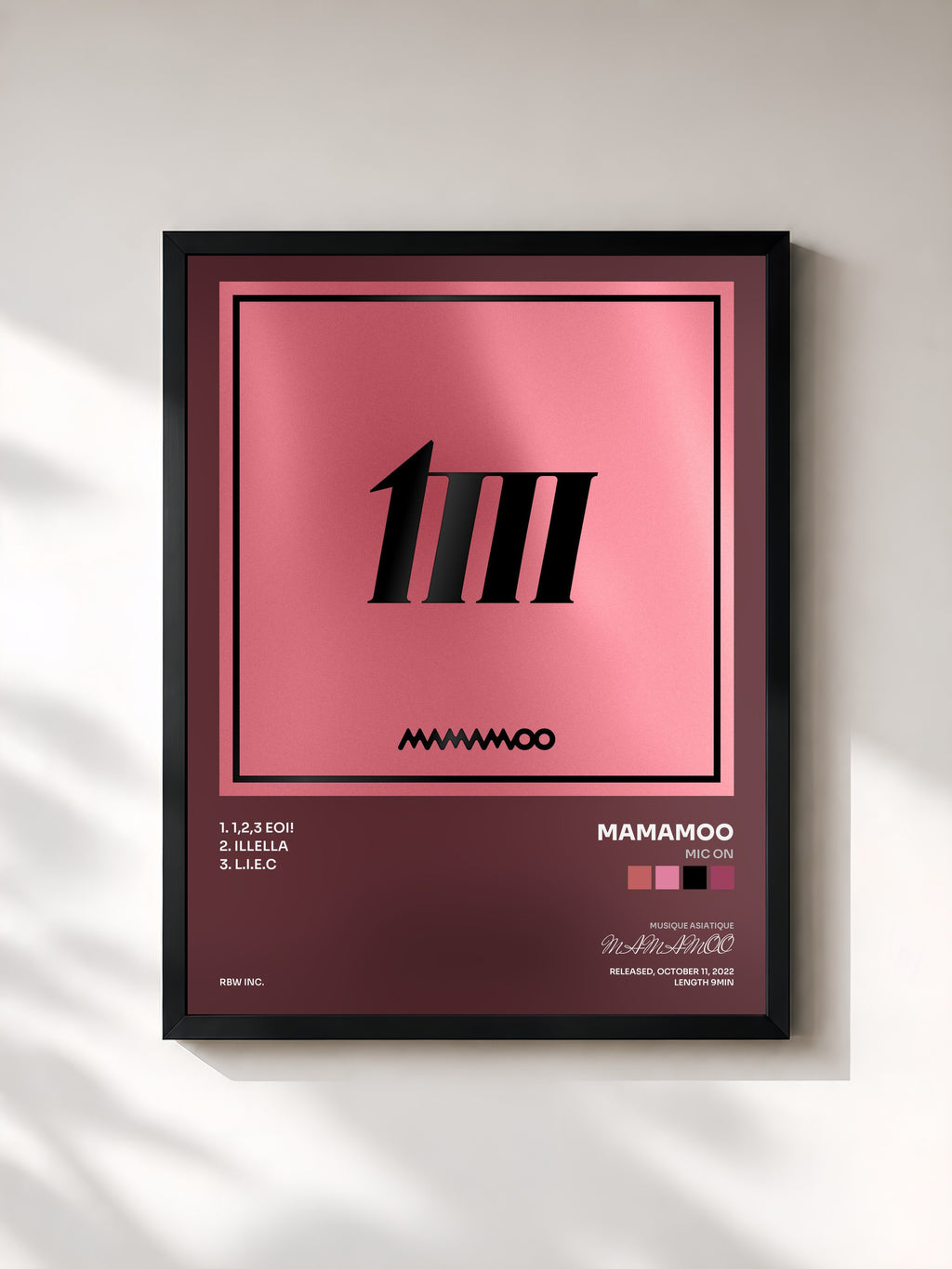 #noir Tableau de l'album MIC ON de MAMAMOO, cadre noir, imprimé et encadré en France