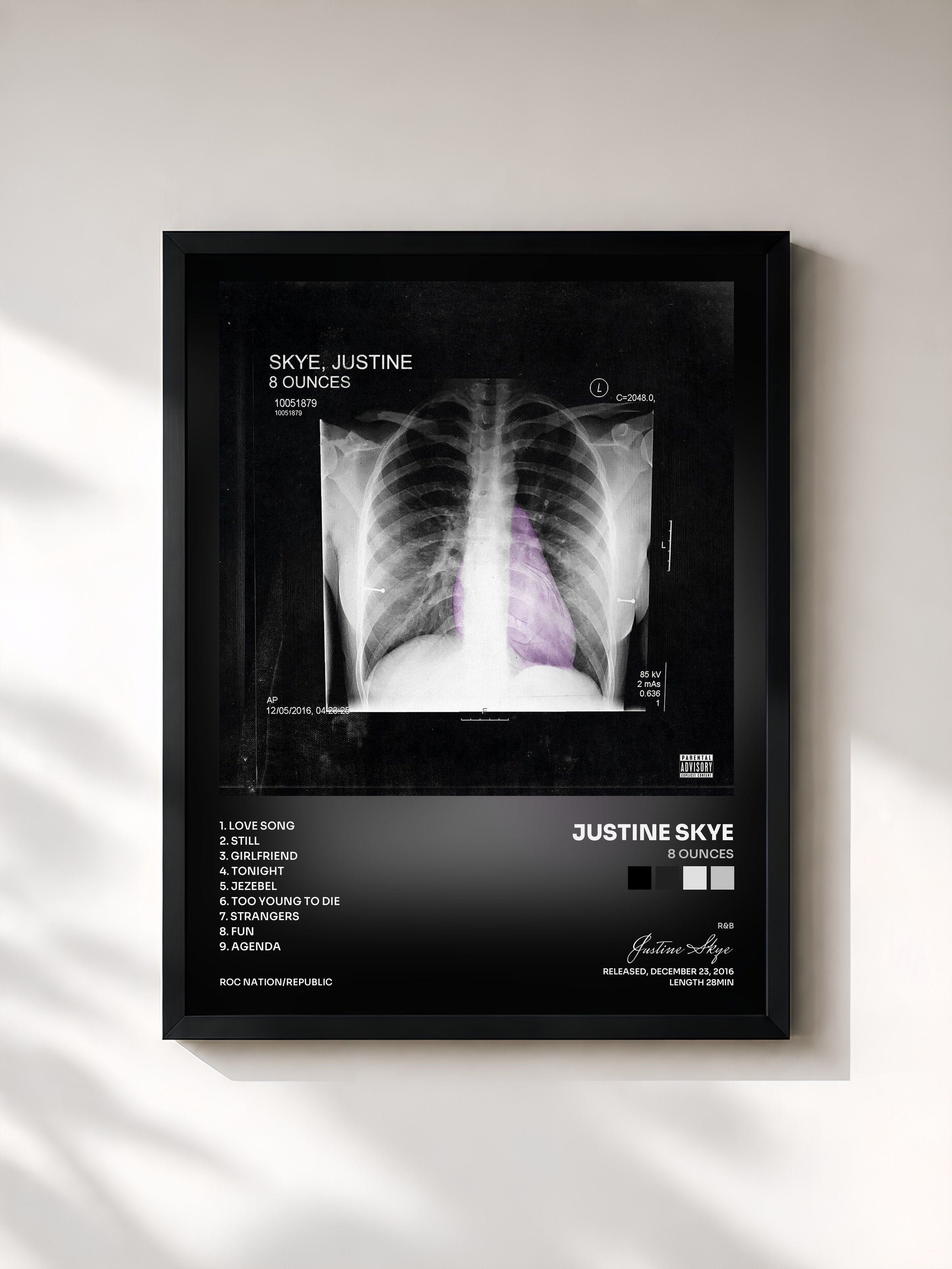 #noir Tableau de l'album 8 Ounces de Justine Skye, cadre noir, imprimé et encadré en France