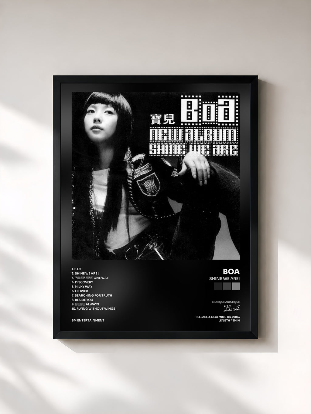 #noir Tableau de l'album Shine We Are! de BoA, cadre noir, imprimé et encadré en France