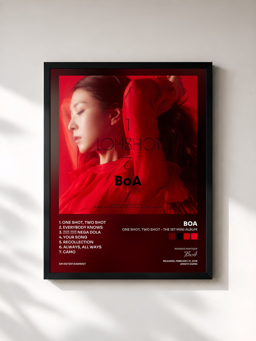 #noir Tableau de l'album ONE SHOT, TWO SHOT - The 1st Mini Album de BoA, cadre noir, imprimé et encadré en France