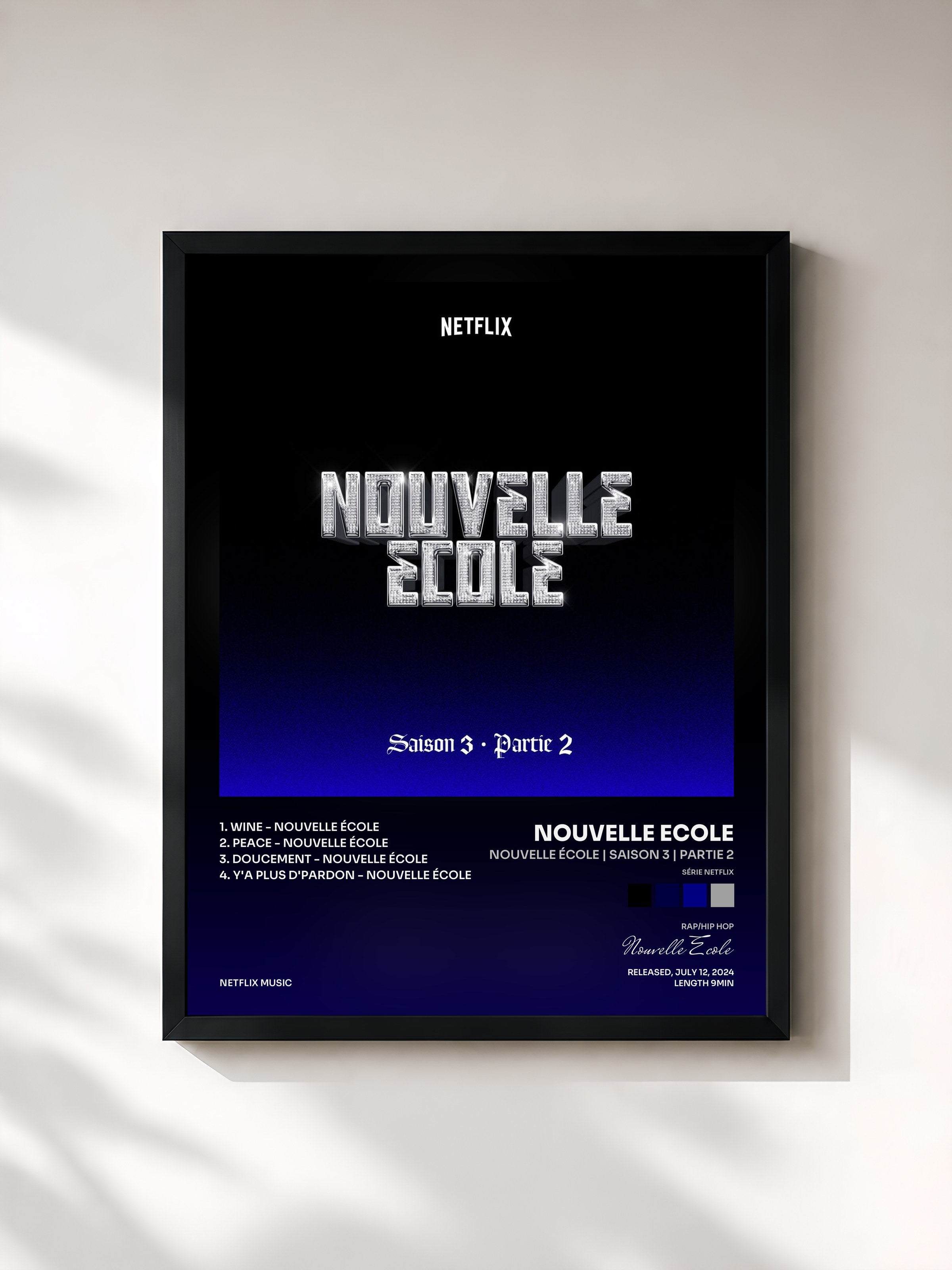 #noir Tableau de l'album Nouvelle École | Saison 3 | Partie 2 (Série Netflix) de Nouvelle Ecole, cadre noir, imprimé et encadré en France