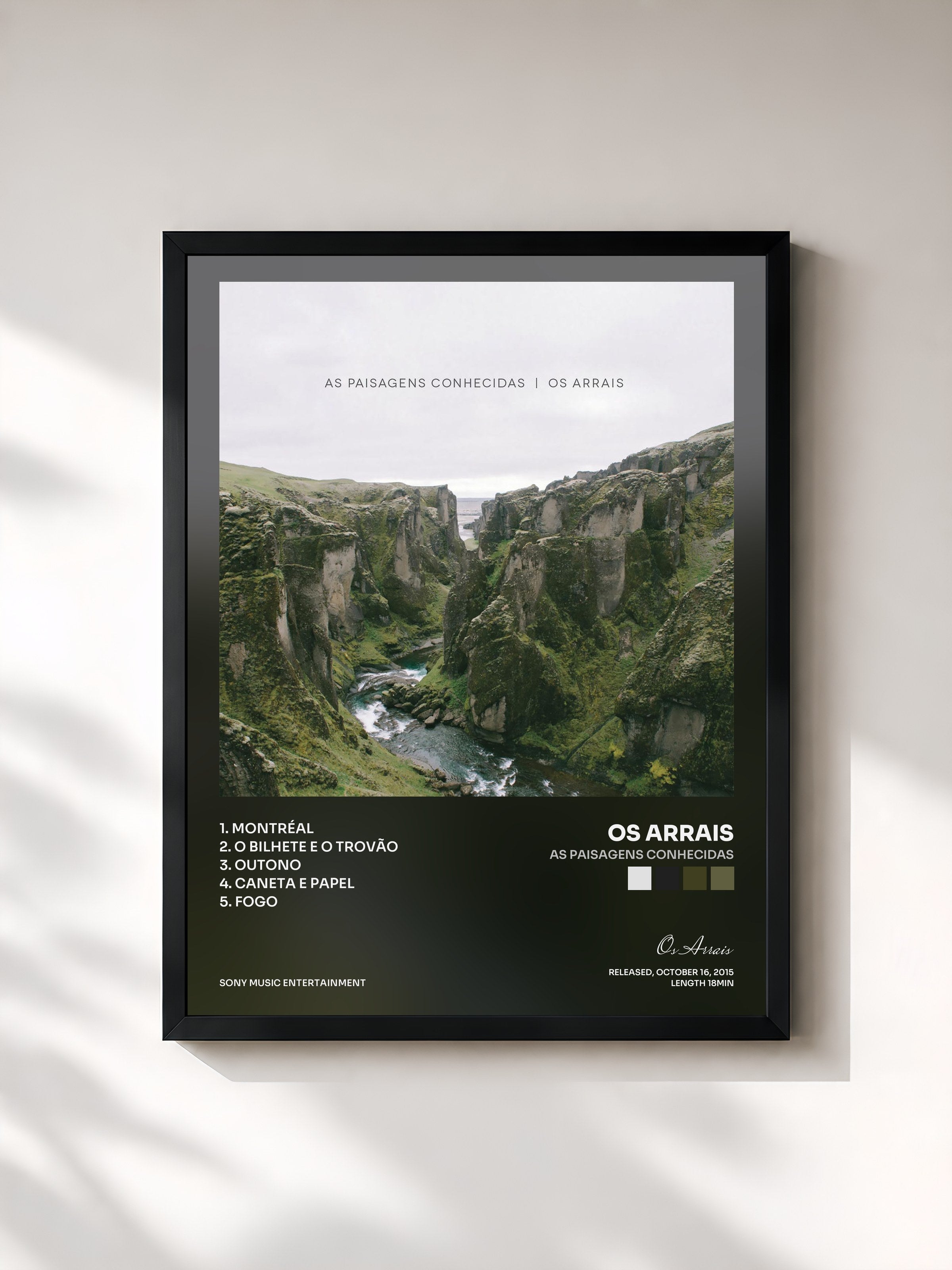 #noir Tableau de l'album As Paisagens Conhecidas de Os Arrais, cadre noir, imprimé et encadré en France