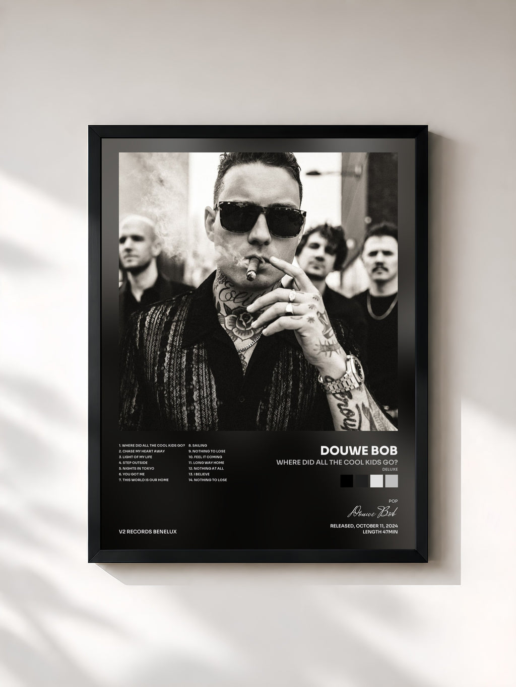 #noir Where Did All The Cool Kids Go? (Deluxe) di Douwe Bob in stampa incorniciata, cornice nera, stampata e incorniciata in Francia