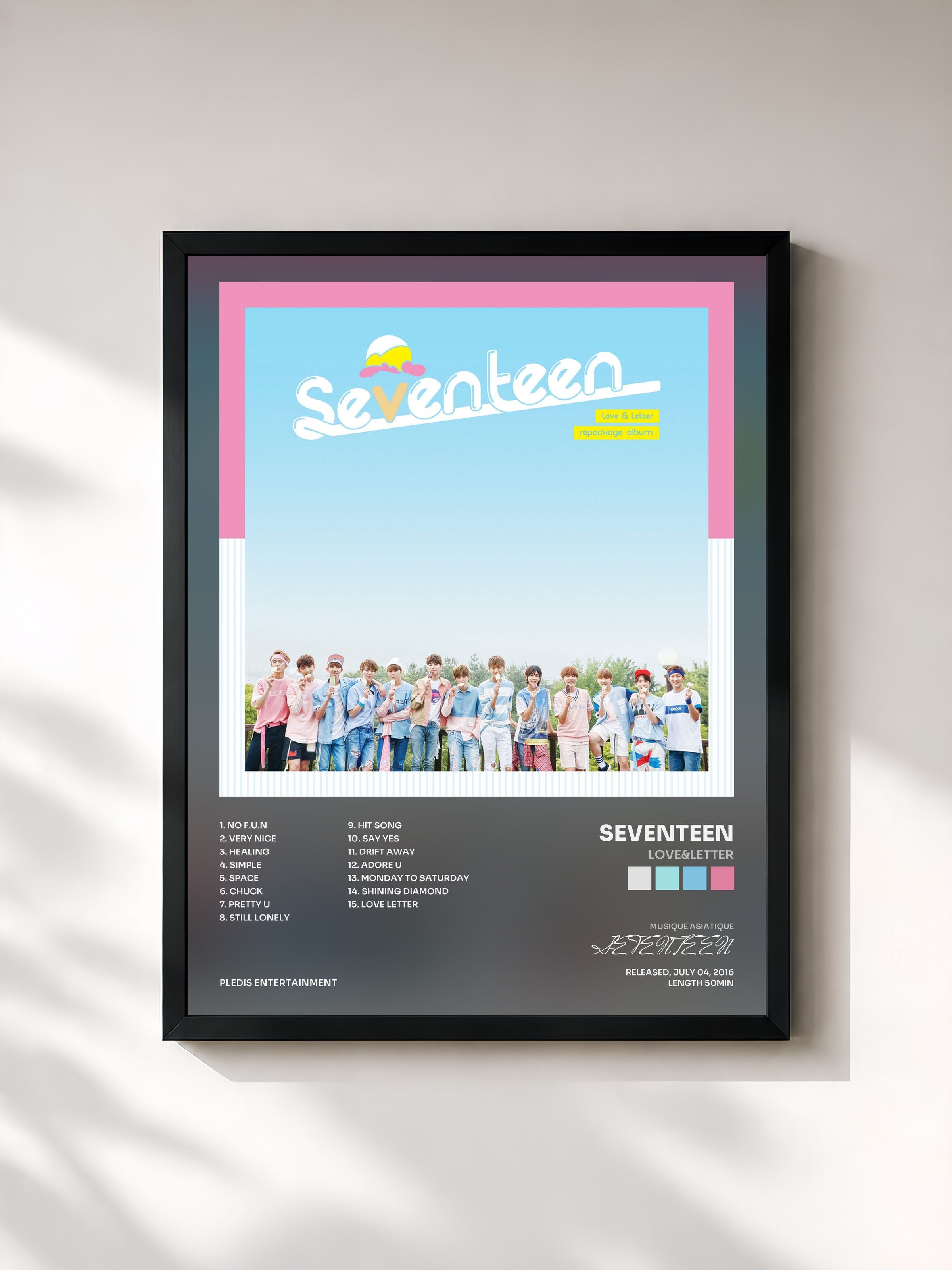 #noir Tableau de l'album Love&Letter de SEVENTEEN, cadre noir, imprimé et encadré en France