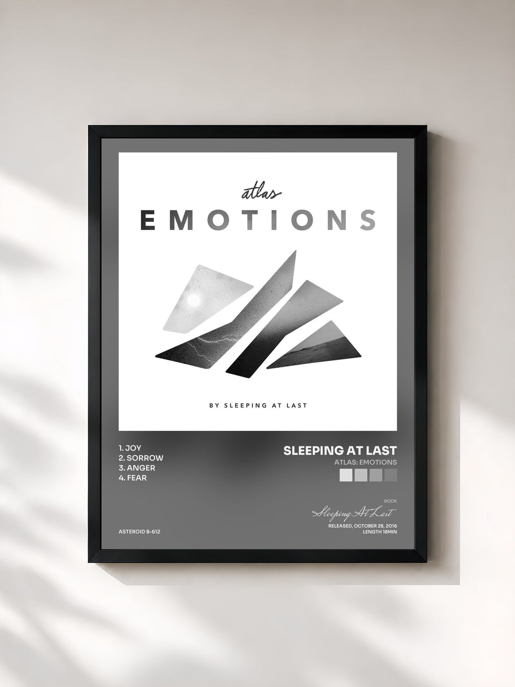 #noir Tableau de l'album Atlas: Emotions de Sleeping At Last, cadre noir, imprimé et encadré en France