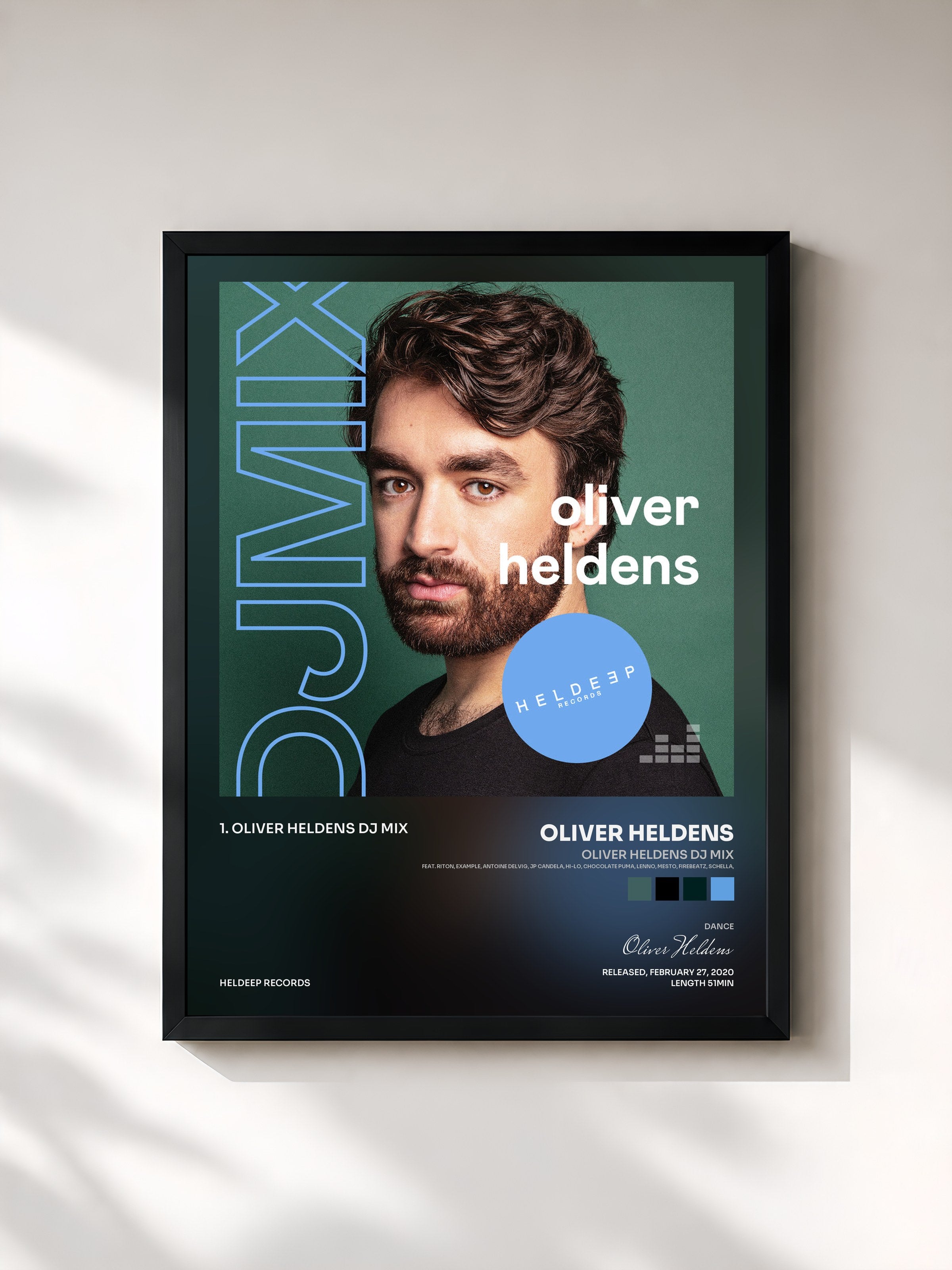 #noir Tableau de l'album Oliver Heldens DJ Mix (feat. Riton, Example, Antoine Delvig, JP Candela, HI-LO, Chocolate Puma, Lenno, Mesto, Firebeatz, Schella,  de Oliver Heldens, cadre noir, imprimé et encadré en France