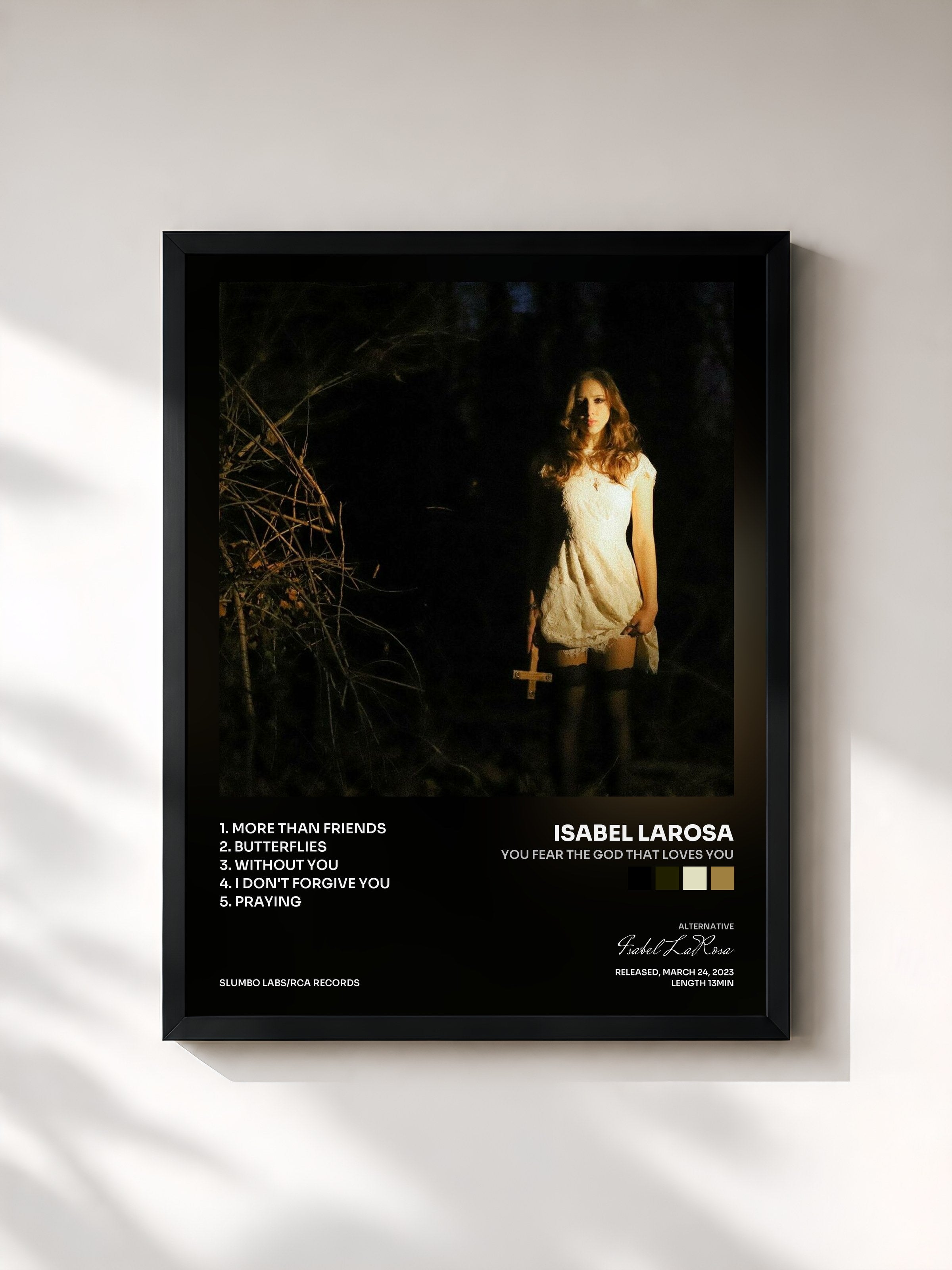 #noir Tableau de l'album YOU FEAR THE GOD THAT LOVES YOU de Isabel LaRosa, cadre noir, imprimé et encadré en France