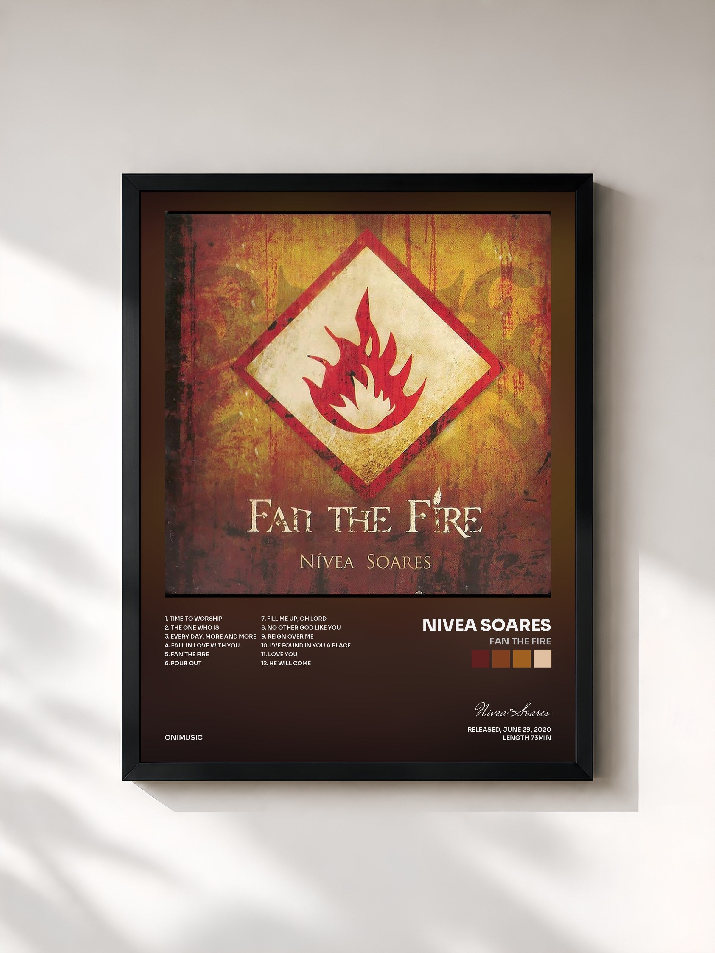 #noir Tableau de l'album Fan The Fire de Nivea Soares, cadre noir, imprimé et encadré en France