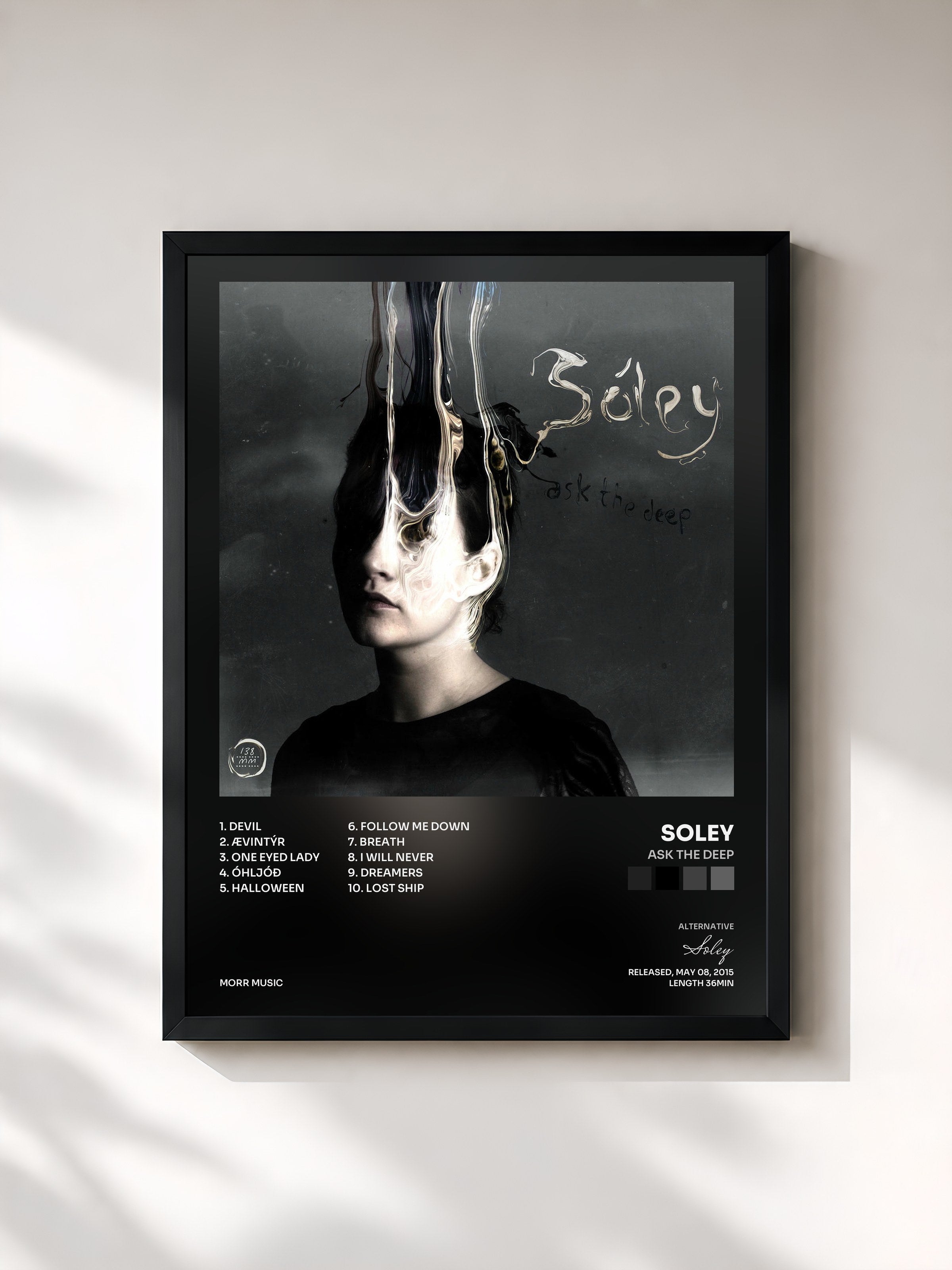 #noir Tableau de l'album Ask the Deep de Soley, cadre noir, imprimé et encadré en France