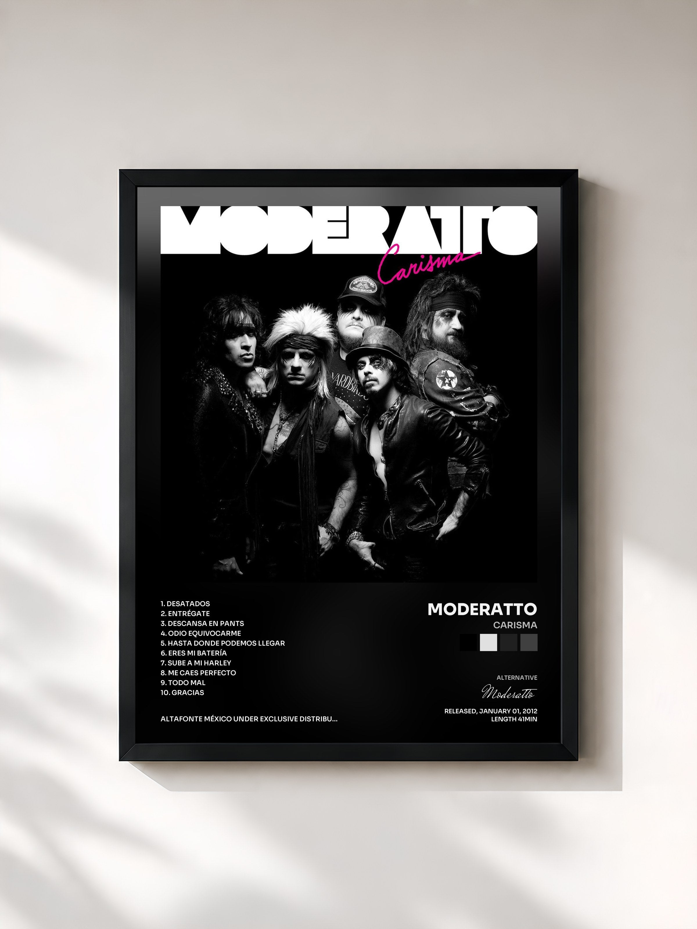 #noir Tableau de l'album Carisma de Moderatto, cadre noir, imprimé et encadré en France