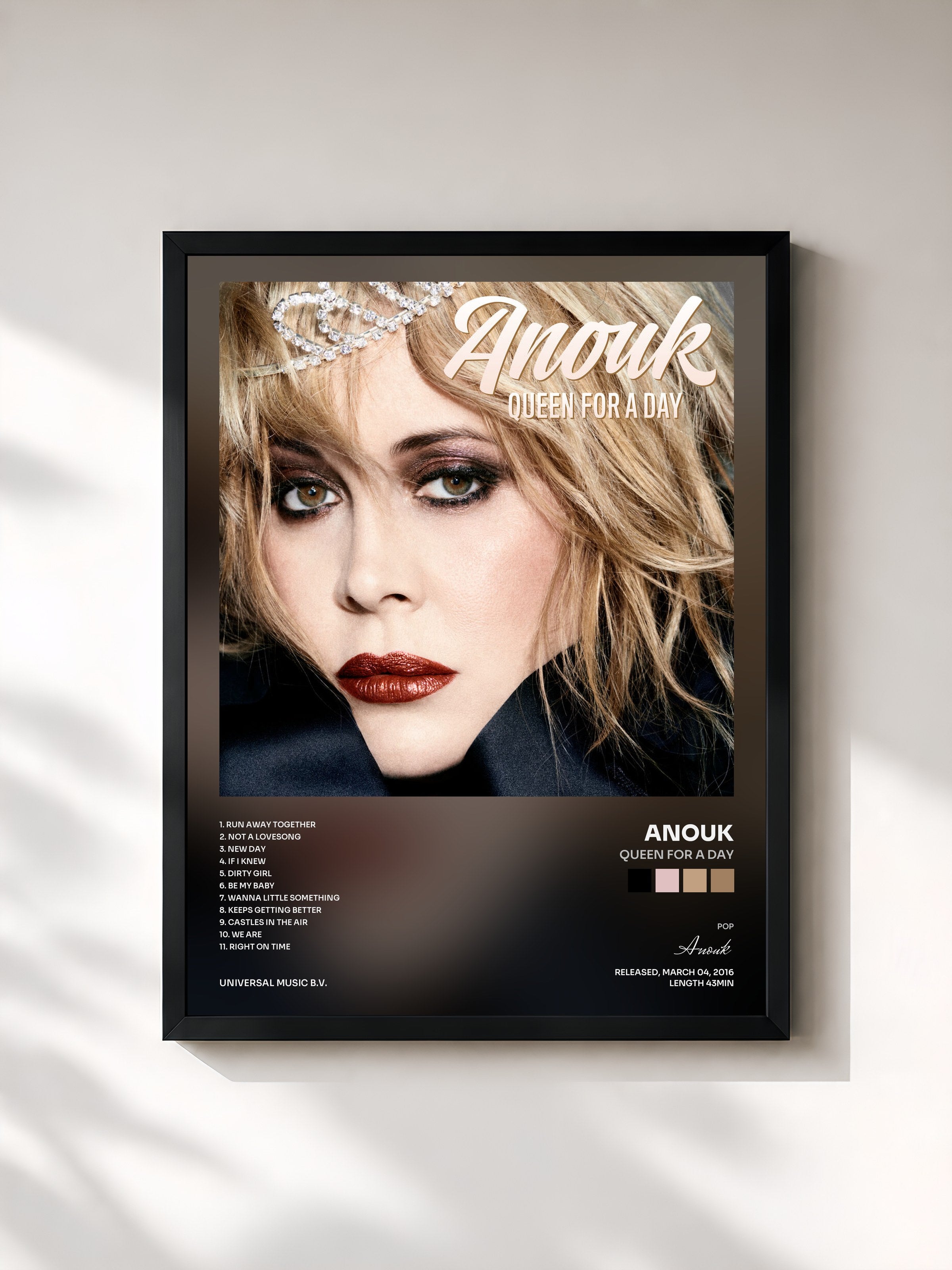 #noir Tableau de l'album Queen For A Day de Anouk, cadre noir, imprimé et encadré en France