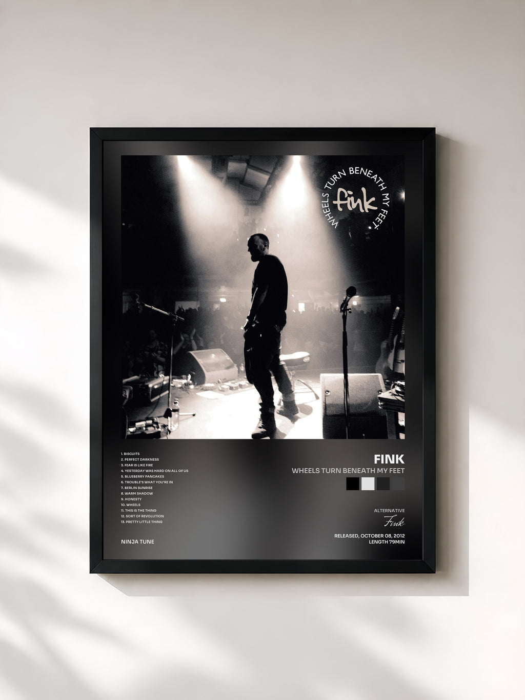 #noir Tableau de l'album Wheels Turn Beneath My Feet de Fink, cadre noir, imprimé et encadré en France