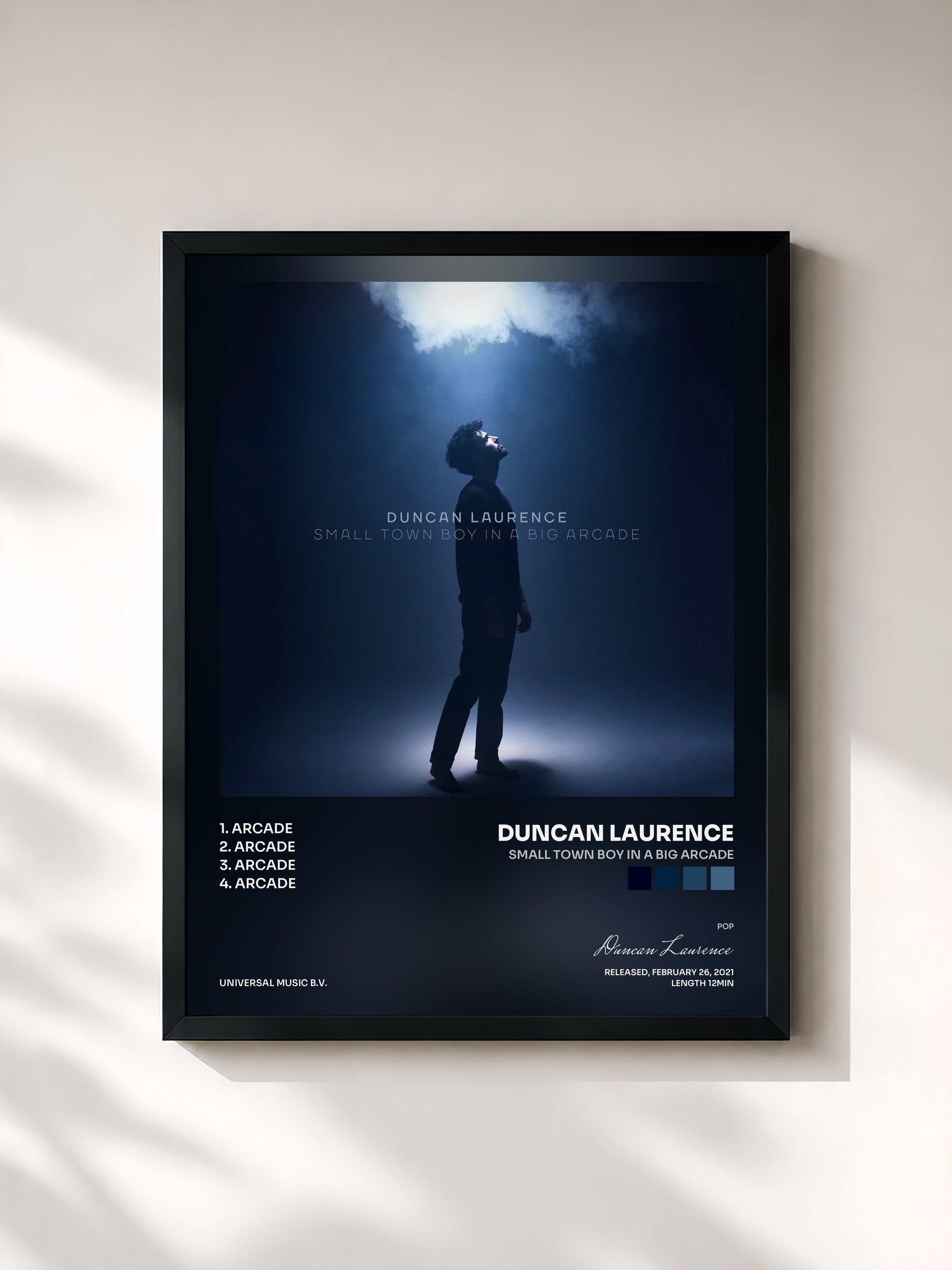 #noir Tableau de l'album Small Town Boy In A Big Arcade de Duncan Laurence, cadre noir, imprimé et encadré en France