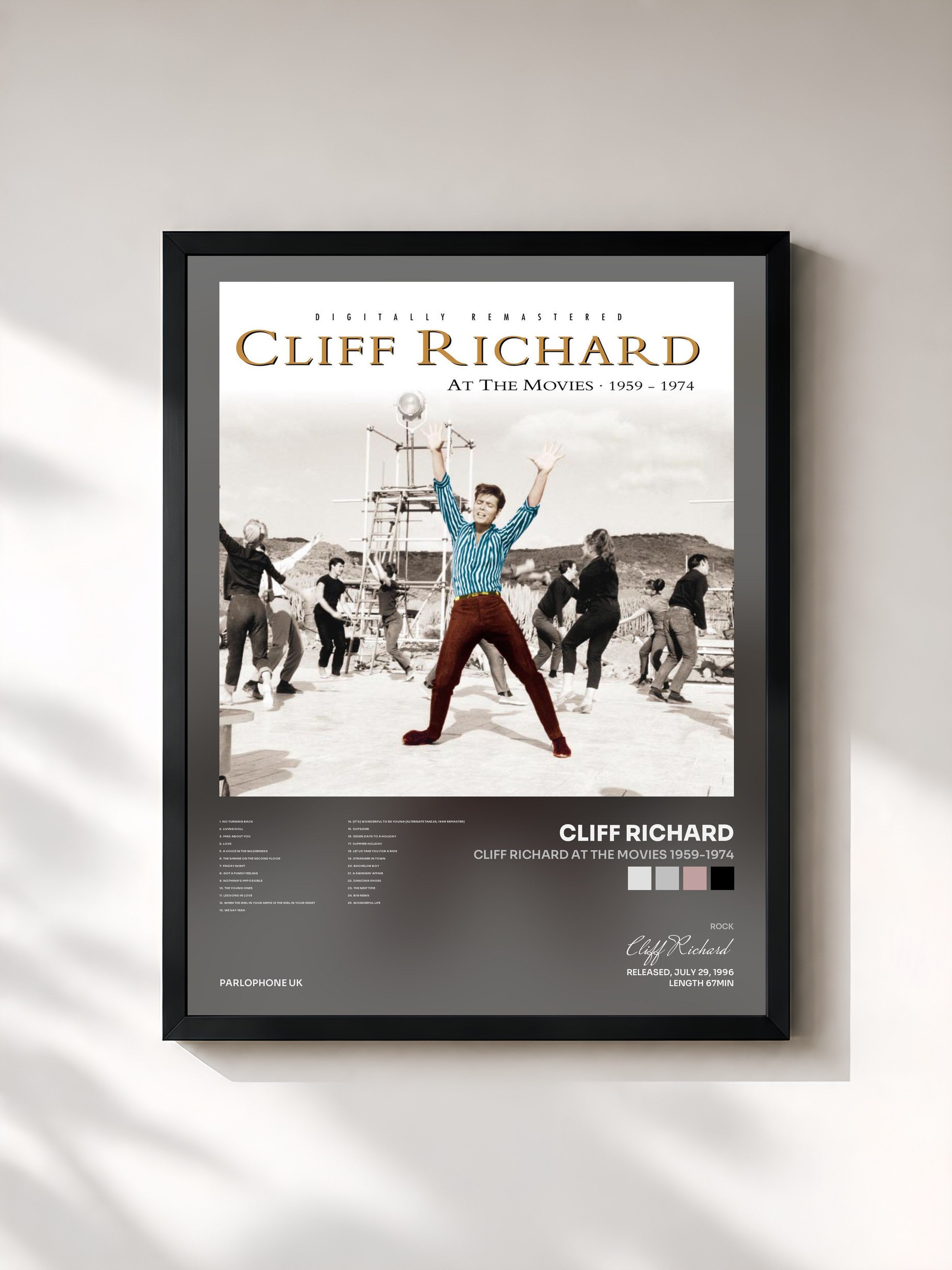 #noir Tableau de l'album Cliff Richard at the Movies 1959-1974 de Cliff Richard, cadre noir, imprimé et encadré en France