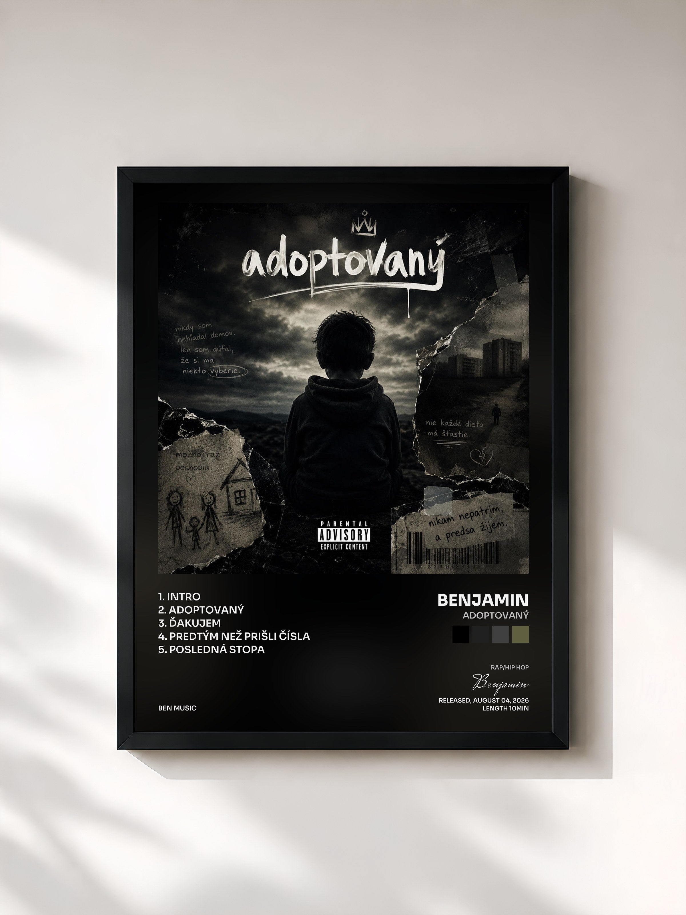 #noir Tableau de l'album Adoptovaný de Benjamin, cadre noir, imprimé et encadré en France