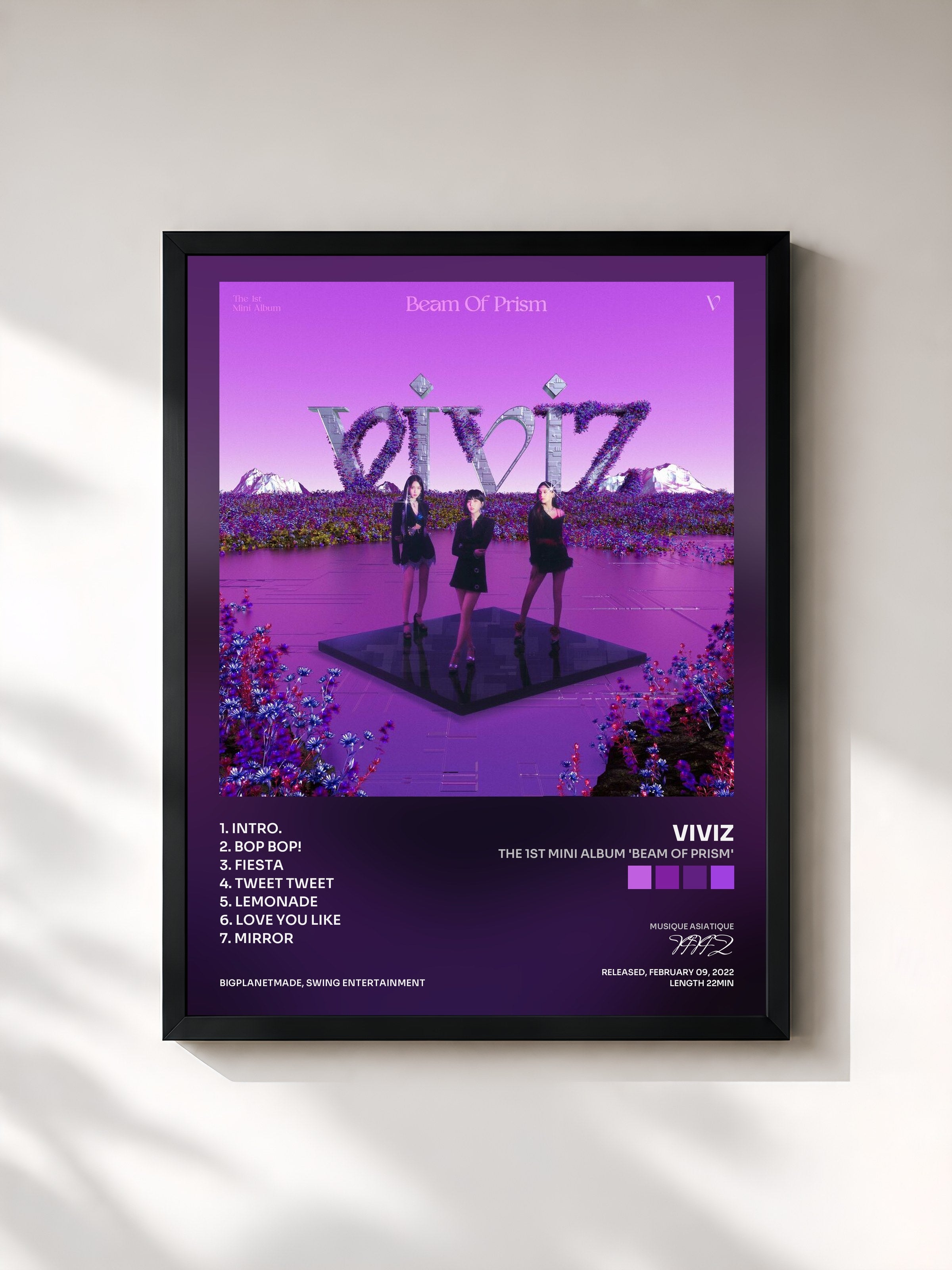 #noir Tableau de l'album The 1st Mini Album 'Beam Of Prism' de VIVIZ, cadre noir, imprimé et encadré en France