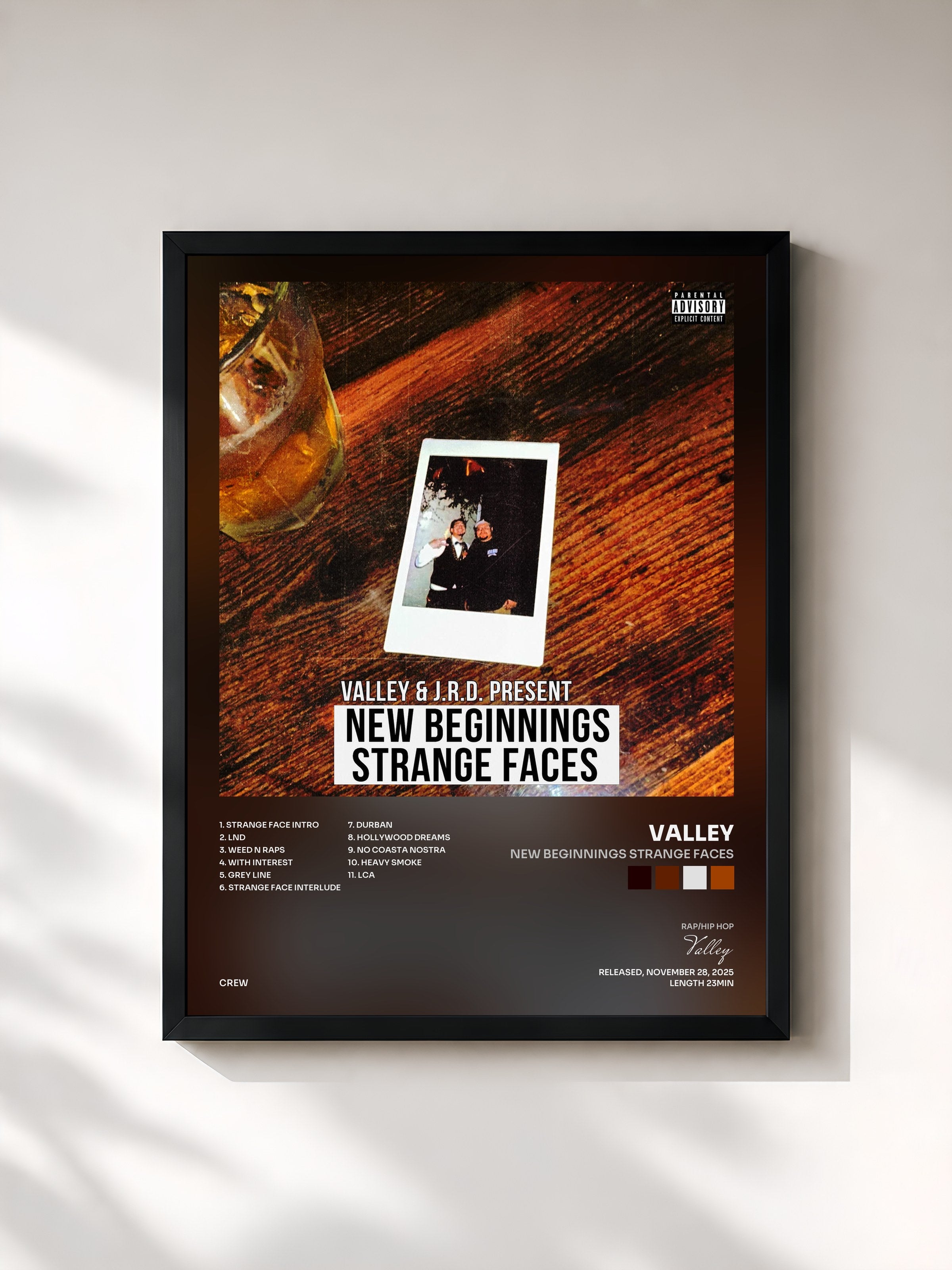 #noir Tableau de l'album NEW BEGINNINGS STRANGE FACES de Valley, cadre noir, imprimé et encadré en France