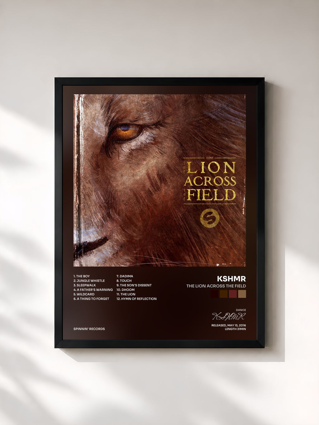 #noir Tableau de l'album The Lion Across The Field de KSHMR, cadre noir, imprimé et encadré en France