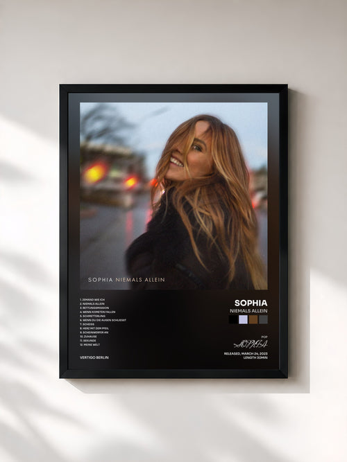 SOPHIA · NIEMALS ALLEIN — Affiche encadrée