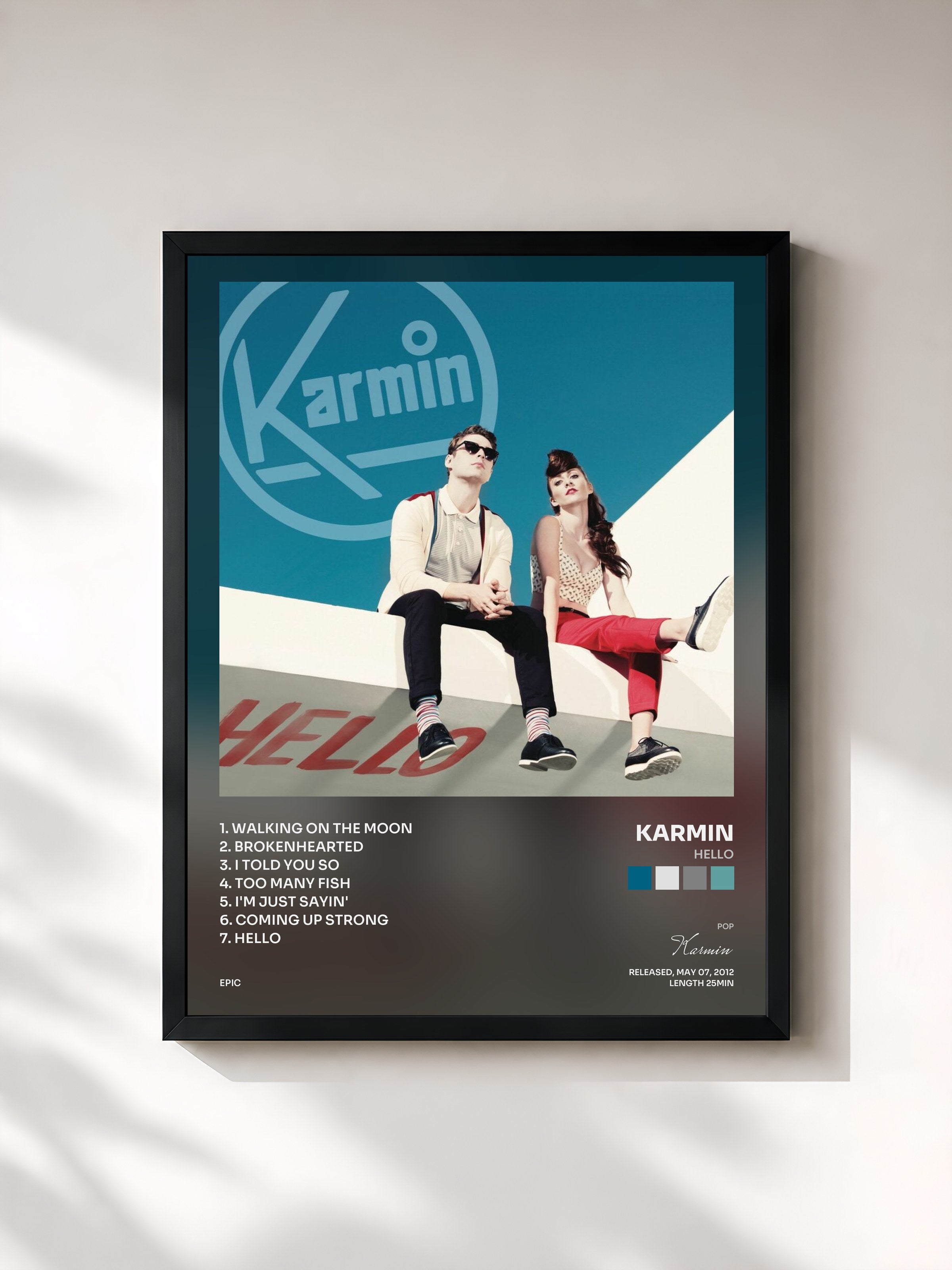#noir Tableau de l'album Hello de Karmin, cadre noir, imprimé et encadré en France