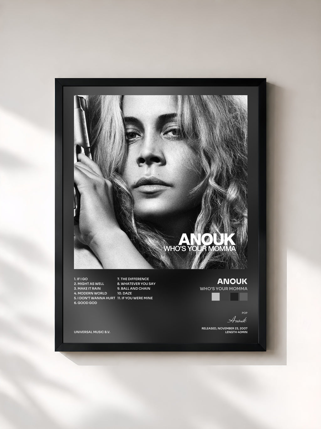 #noir Tableau de l'album Who's Your Momma de Anouk, cadre noir, imprimé et encadré en France