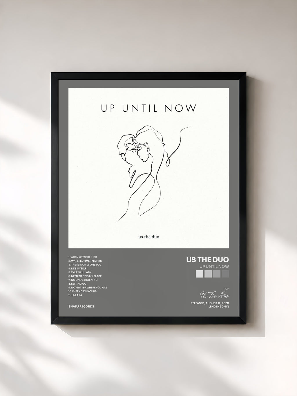 #noir Tableau de l'album Up Until Now de Us The Duo, cadre noir, imprimé et encadré en France