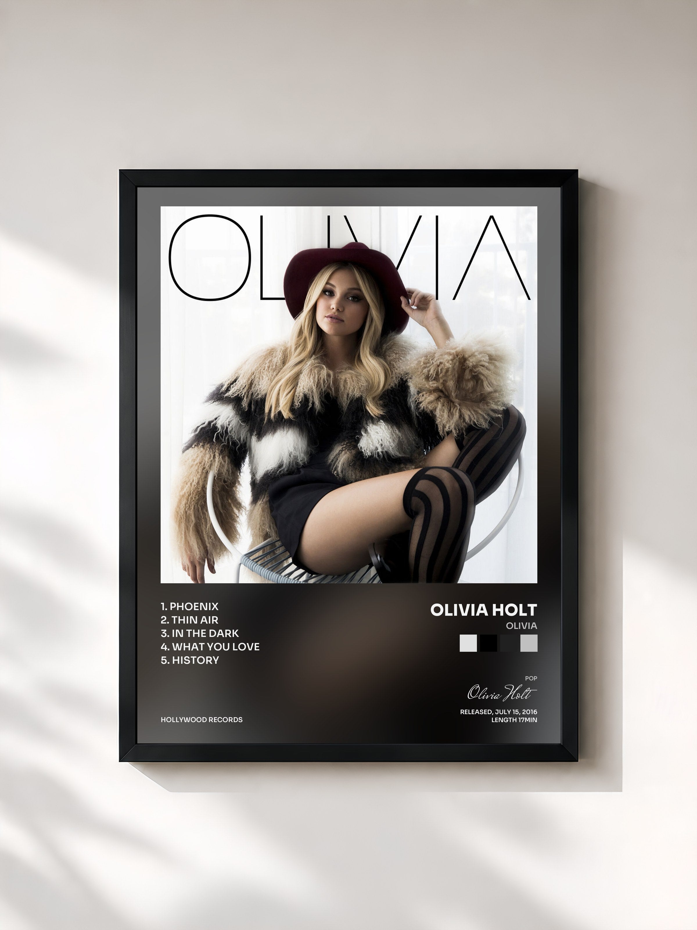 #noir Tableau de l'album Olivia de Olivia Holt, cadre noir, imprimé et encadré en France