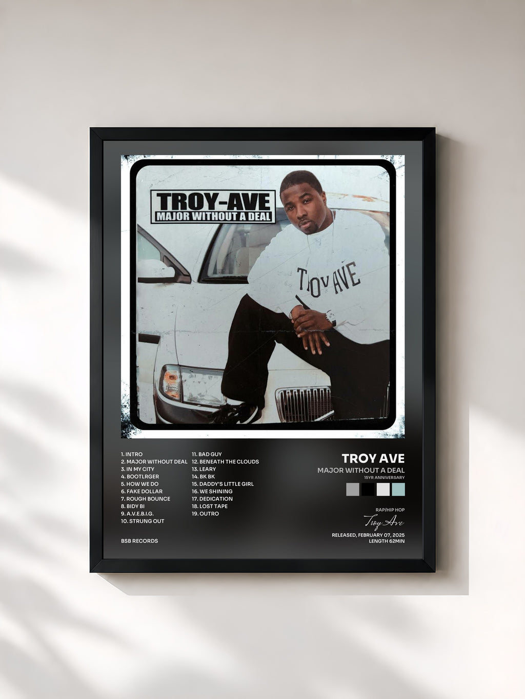 #noir Major Without A Deal (15yr Anniversary) di Troy Ave in stampa incorniciata, cornice nera, stampata e incorniciata in Francia