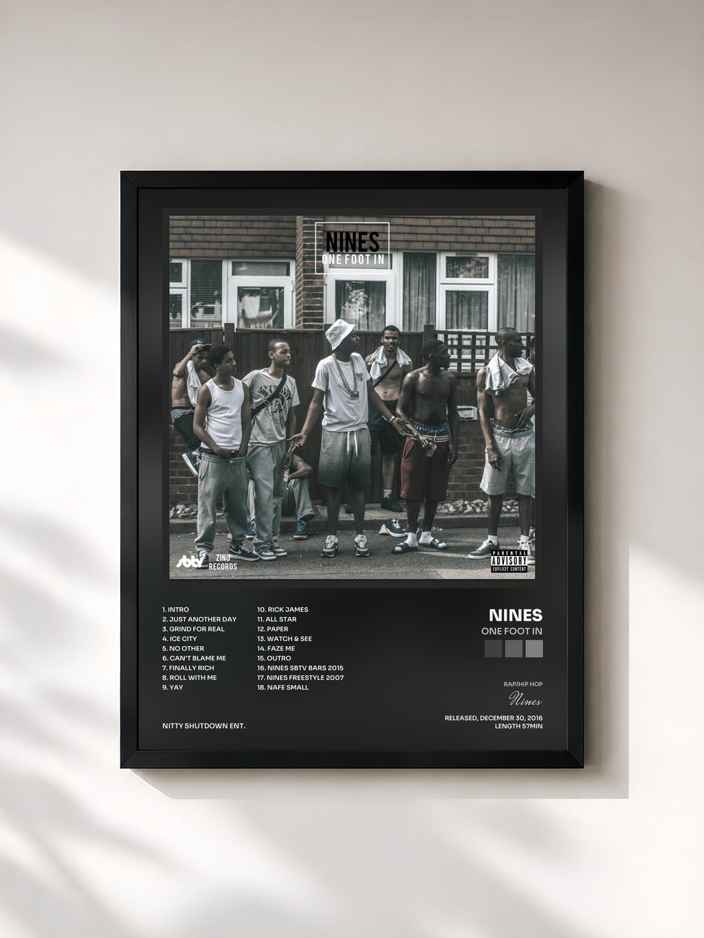 #noir Tableau de l'album One Foot In de Nines, cadre noir, imprimé et encadré en France