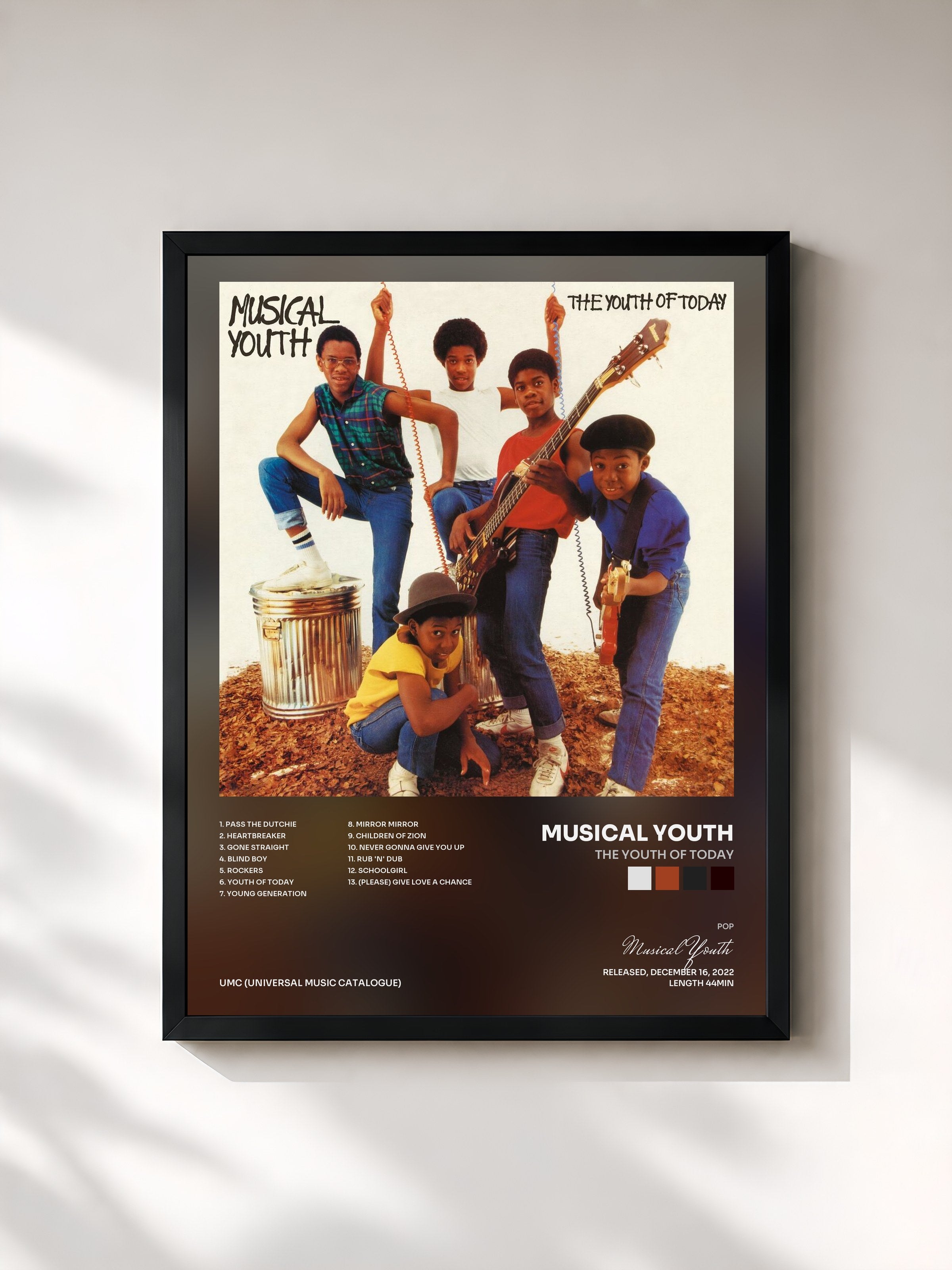 #noir Tableau de l'album The Youth Of Today de Musical Youth, cadre noir, imprimé et encadré en France