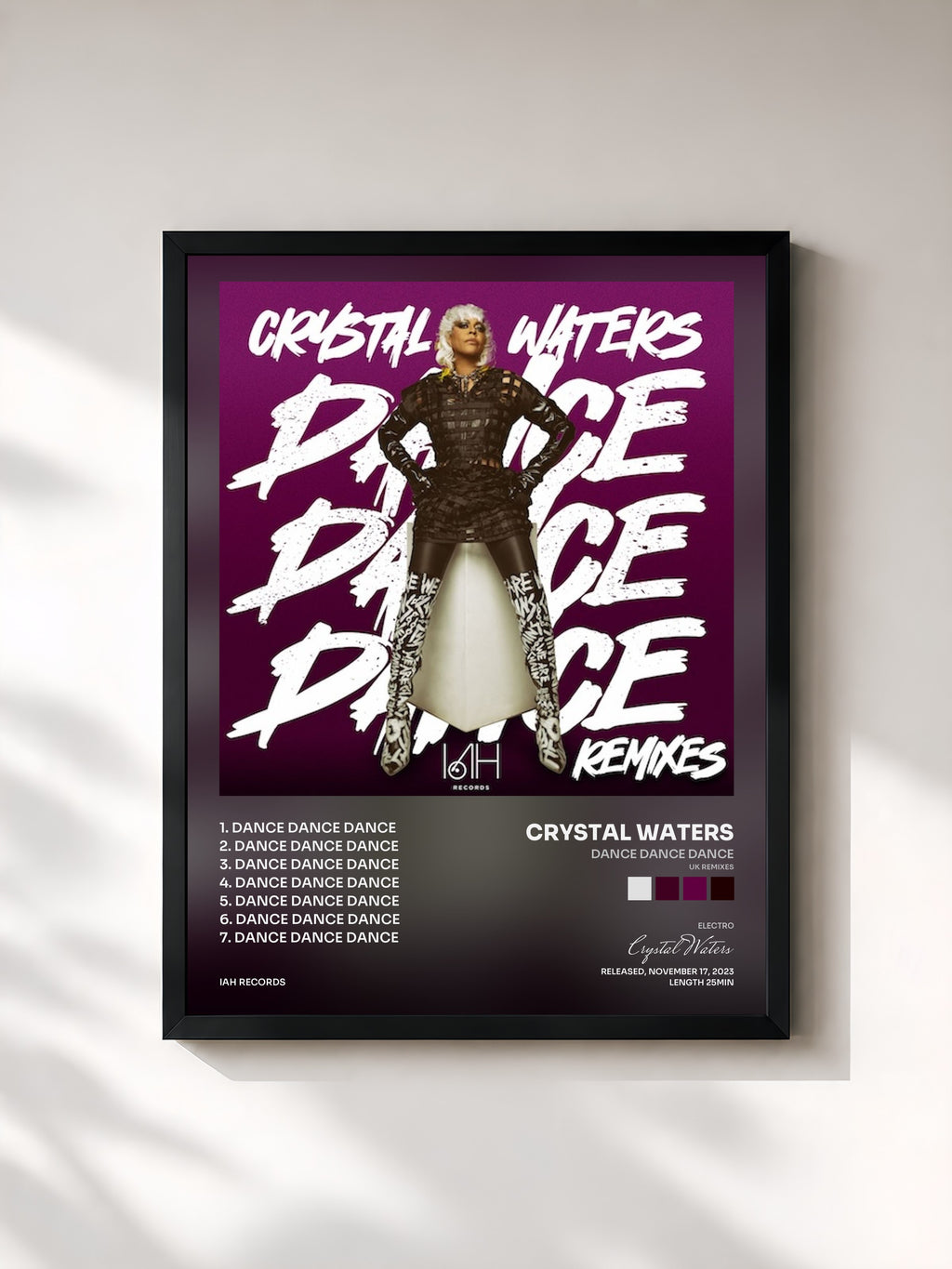 #noir Tableau de l'album Dance Dance Dance (UK Remixes) de Crystal Waters, cadre noir, imprimé et encadré en France