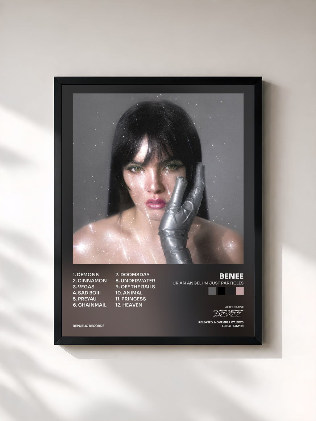 #noir Tableau de l'album Ur an Angel I’m Just Particles de BENEE, cadre noir, imprimé et encadré en France
