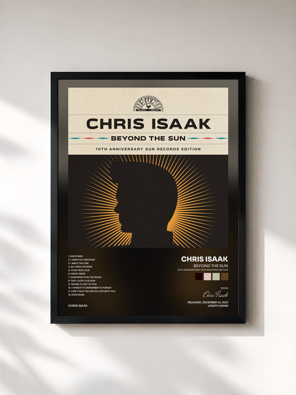 #noir Beyond The Sun (10th Anniversary Sun Records Edition) di Chris Isaak in stampa incorniciata, cornice nera, stampata e incorniciata in Francia