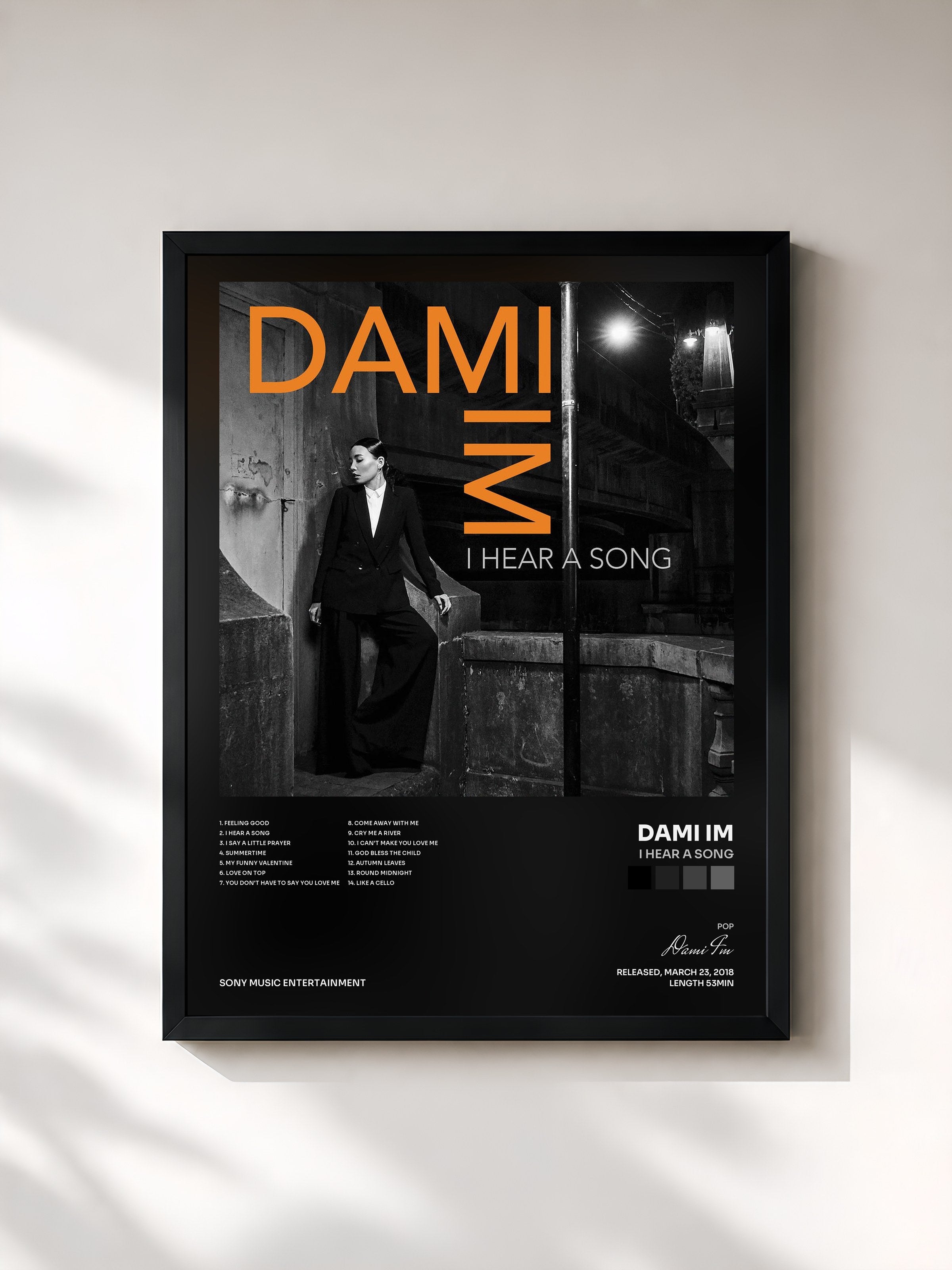 #noir Tableau de l'album I Hear a Song de Dami Im, cadre noir, imprimé et encadré en France