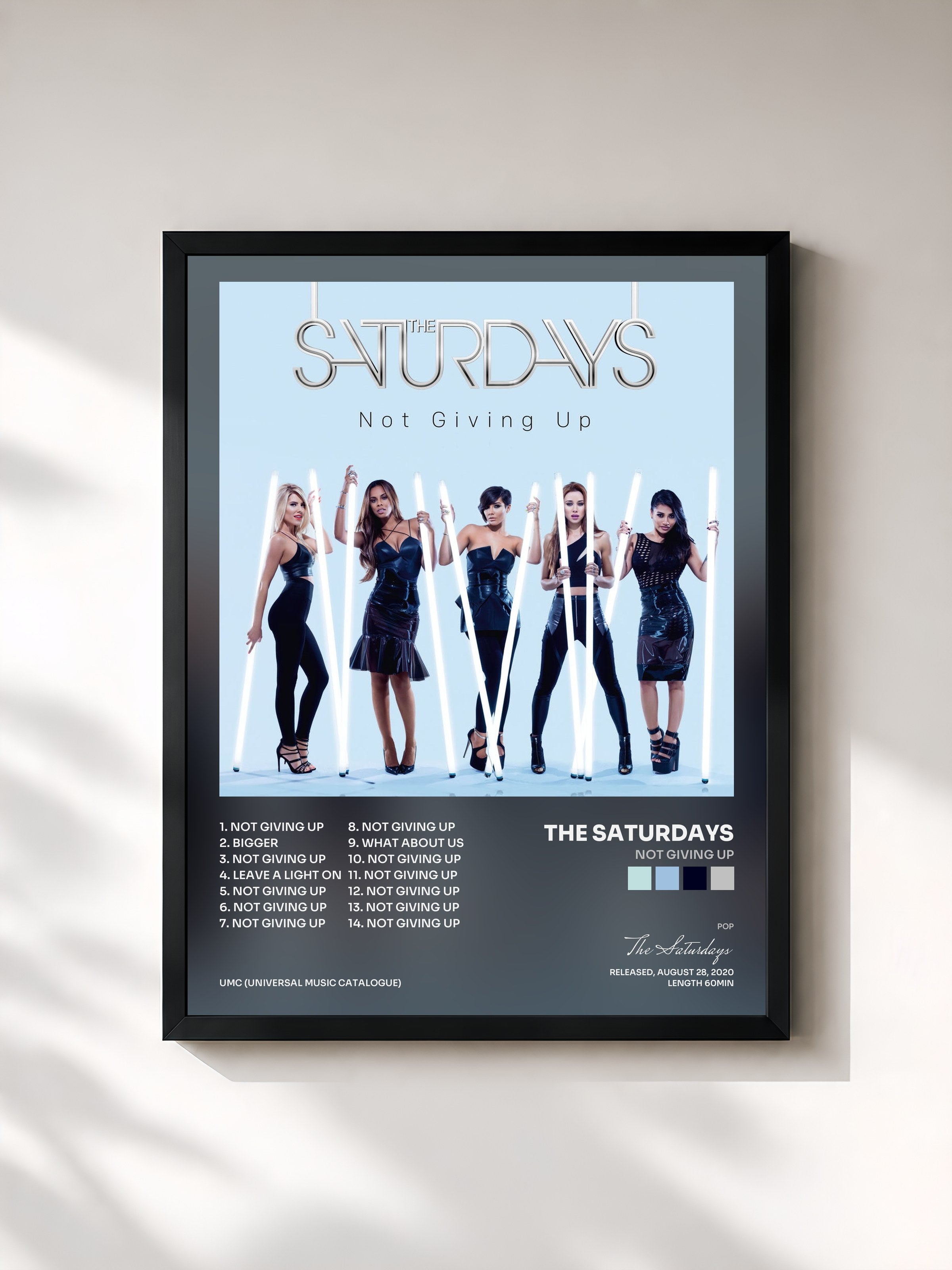 #noir Tableau de l'album Not Giving Up de The Saturdays, cadre noir, imprimé et encadré en France