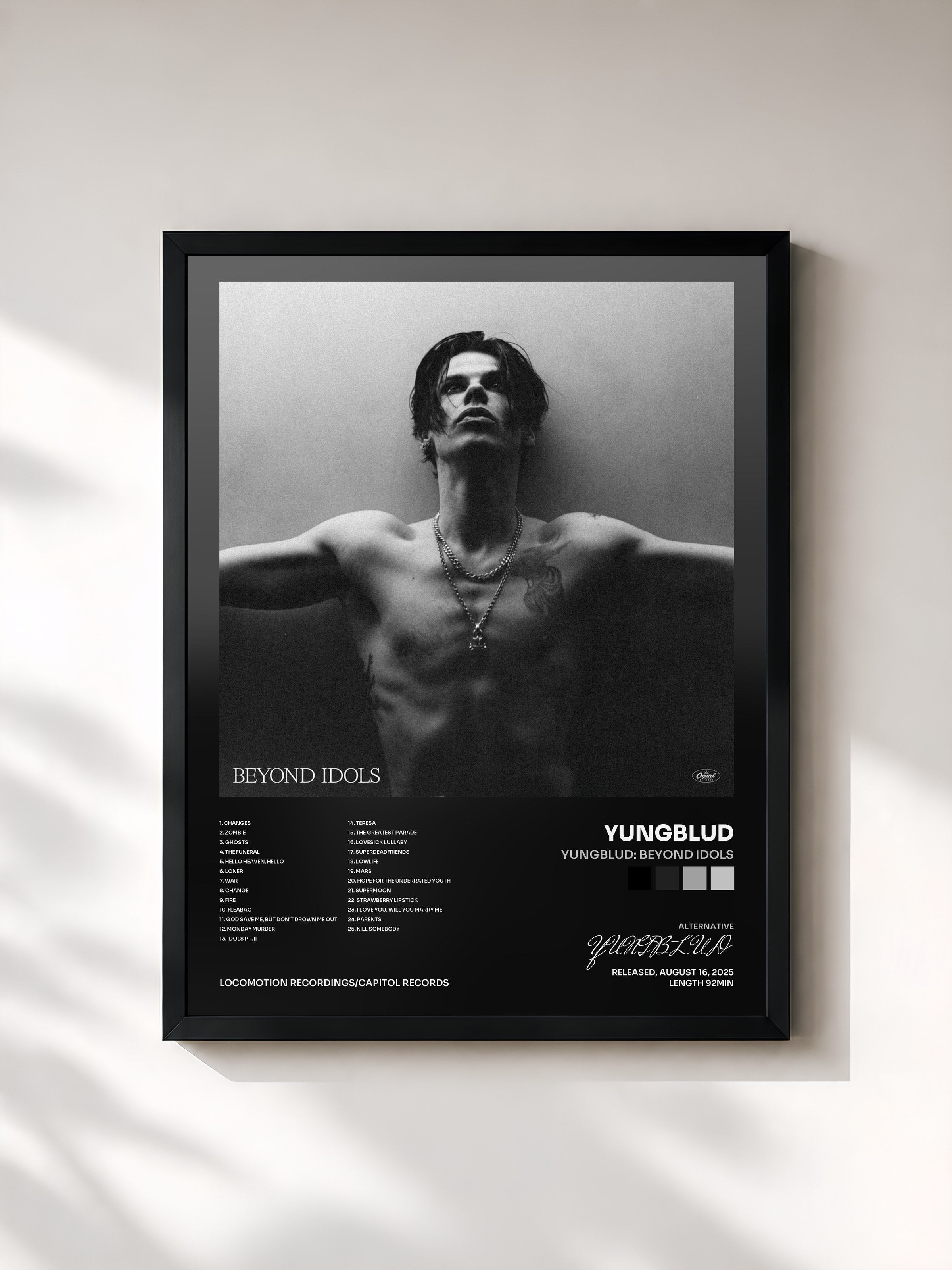 #noir Tableau de l'album YUNGBLUD: Beyond Idols de YUNGBLUD, cadre noir, imprimé et encadré en France