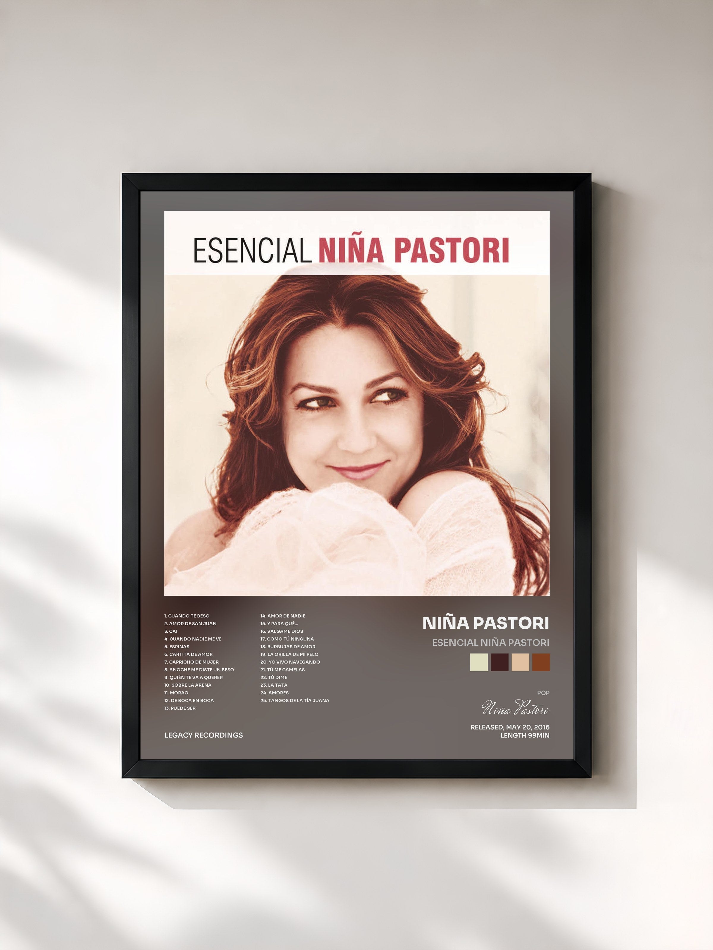 #noir Tableau de l'album Esencial Niña Pastori de Niña Pastori, cadre noir, imprimé et encadré en France
