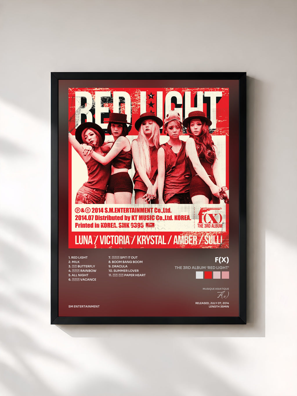 #noir Tableau de l'album The 3rd Album ‘Red Light’ de F(x), cadre noir, imprimé et encadré en France