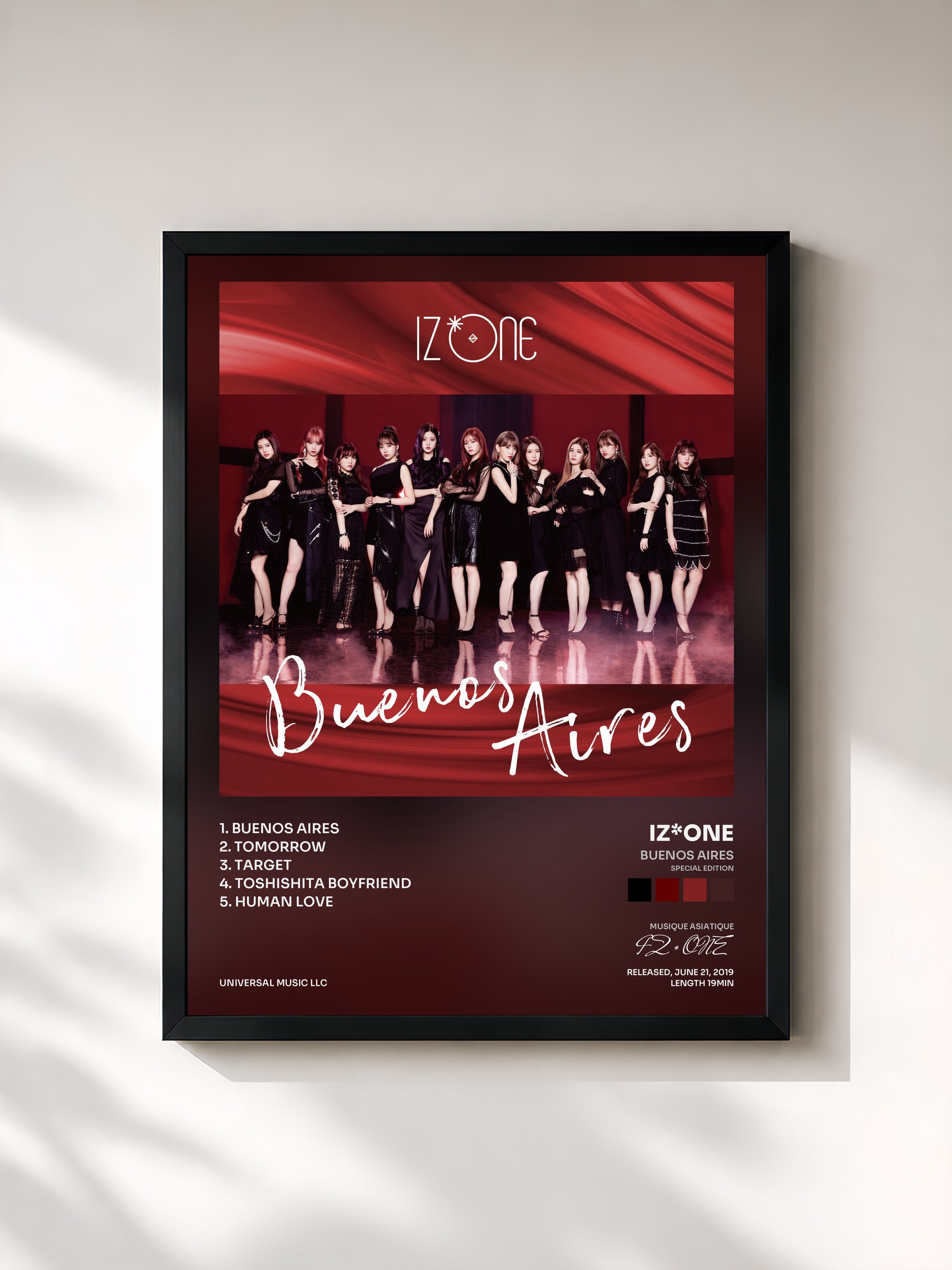 #noir Tableau de l'album Buenos Aires (Special Edition) de IZ*ONE, cadre noir, imprimé et encadré en France