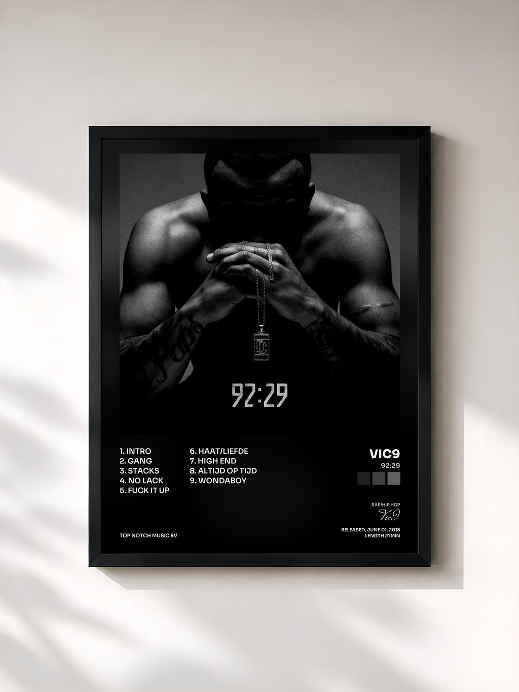 #noir Tableau de l'album 92:29 de Vic9, cadre noir, imprimé et encadré en France