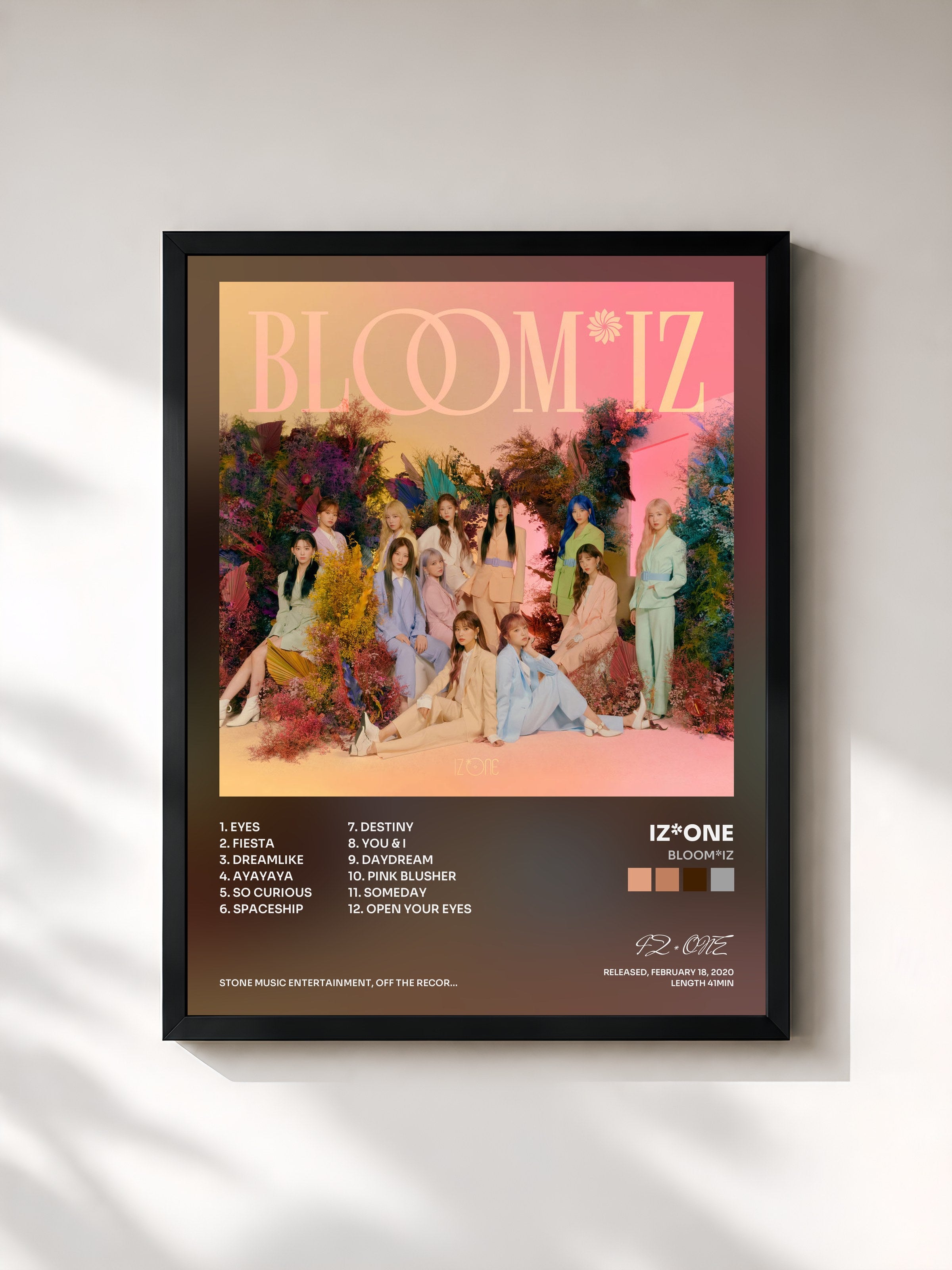 #noir Tableau de l'album BLOOM*IZ de IZ*ONE, cadre noir, imprimé et encadré en France