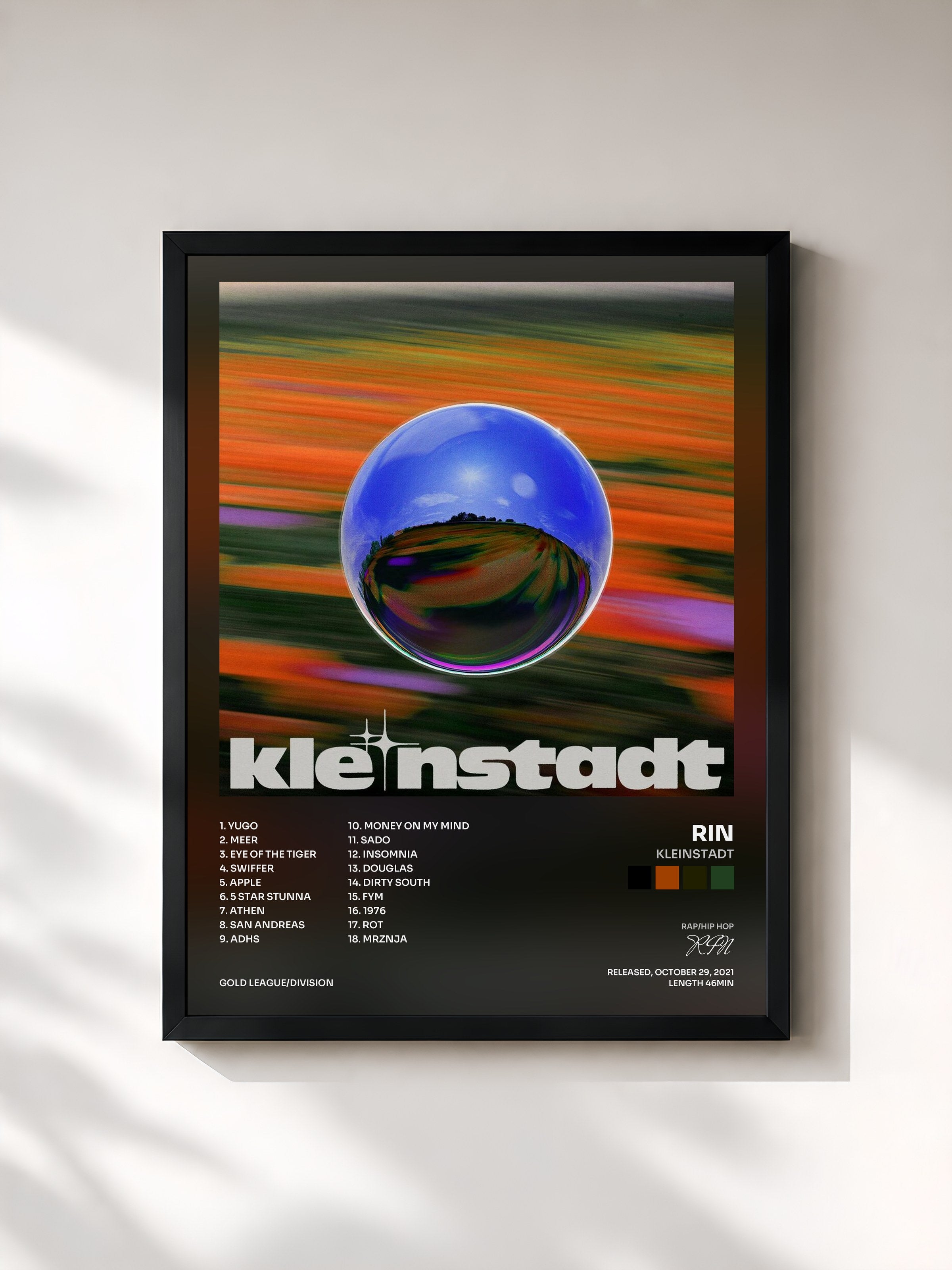 #noir Tableau de l'album Kleinstadt de RIN, cadre noir, imprimé et encadré en France