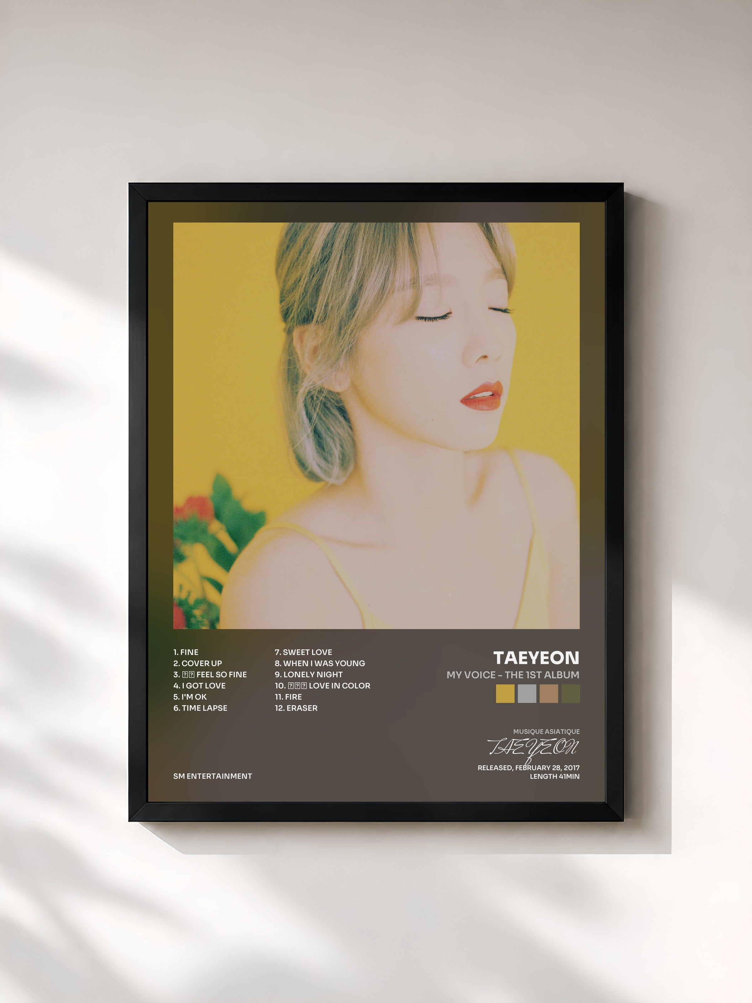 #noir Tableau de l'album My Voice - The 1st Album de TAEYEON, cadre noir, imprimé et encadré en France