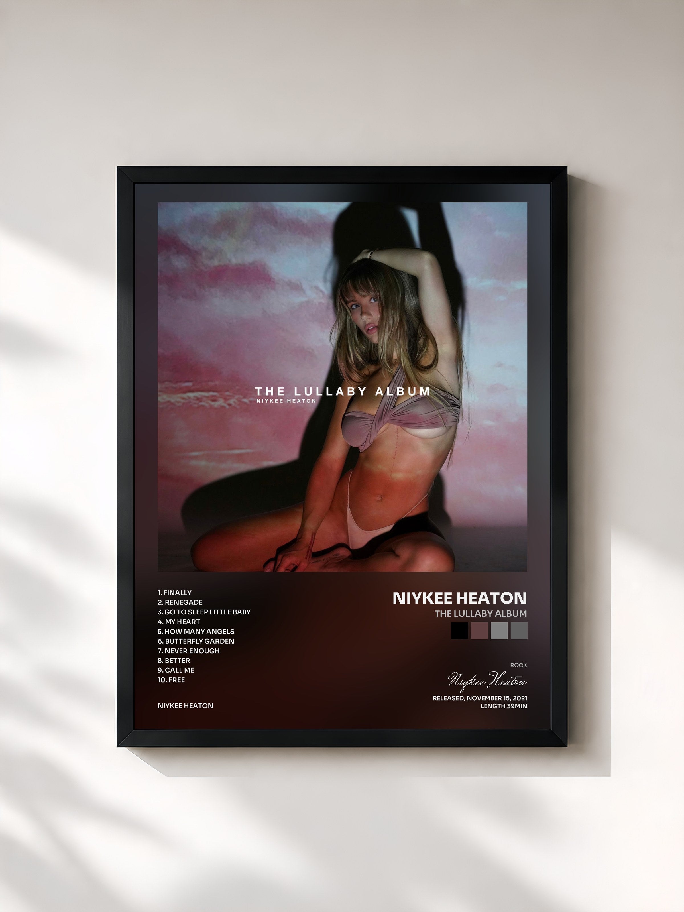 #noir Tableau de l'album The Lullaby Album de Niykee Heaton, cadre noir, imprimé et encadré en France