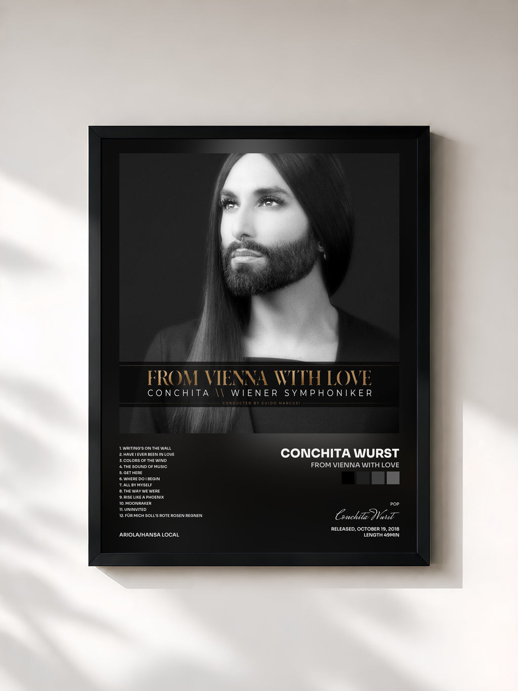 #noir Tableau de l'album From Vienna with Love de Conchita Wurst, cadre noir, imprimé et encadré en France
