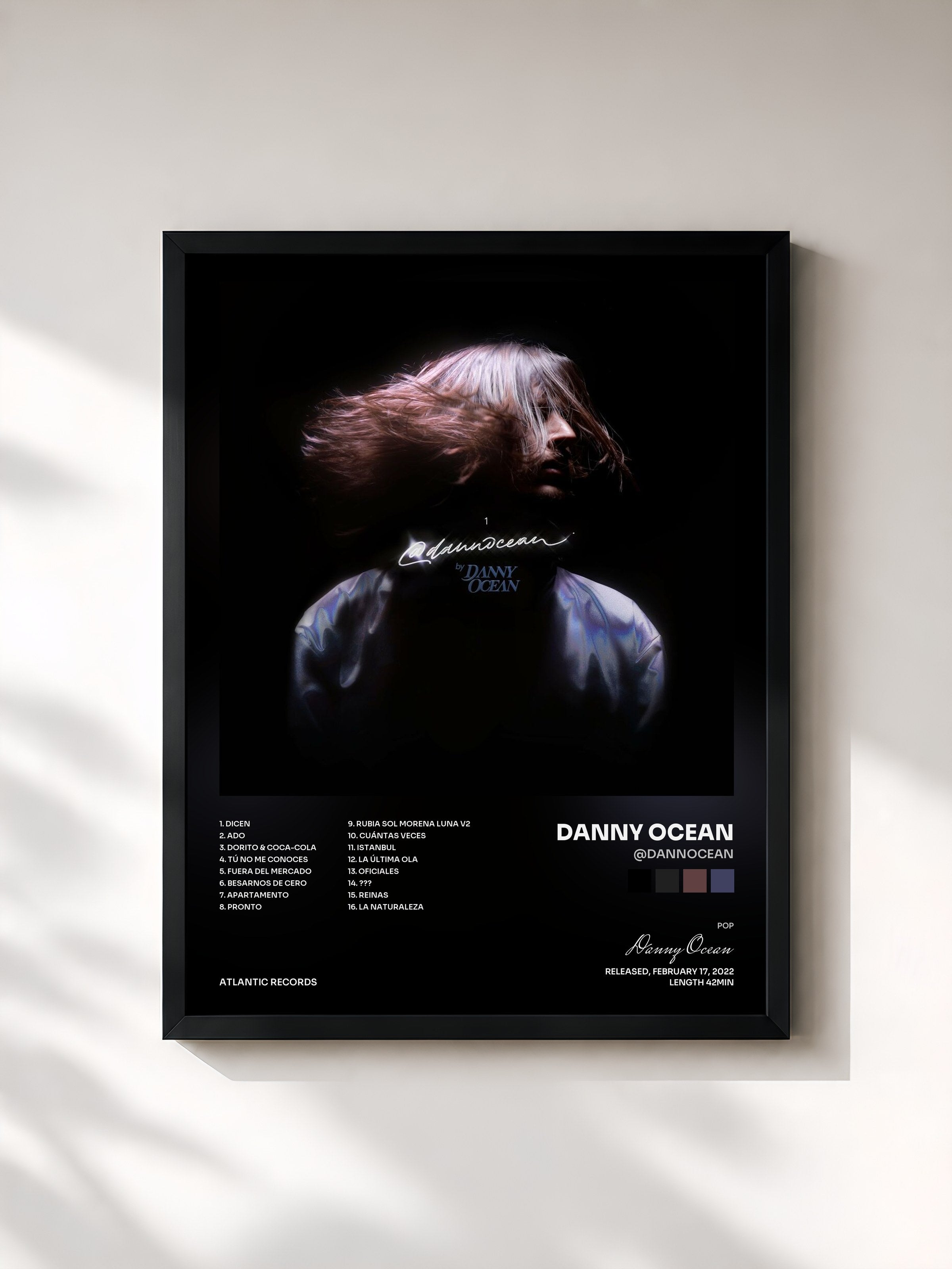 #noir Tableau de l'album @dannocean de Danny Ocean, cadre noir, imprimé et encadré en France